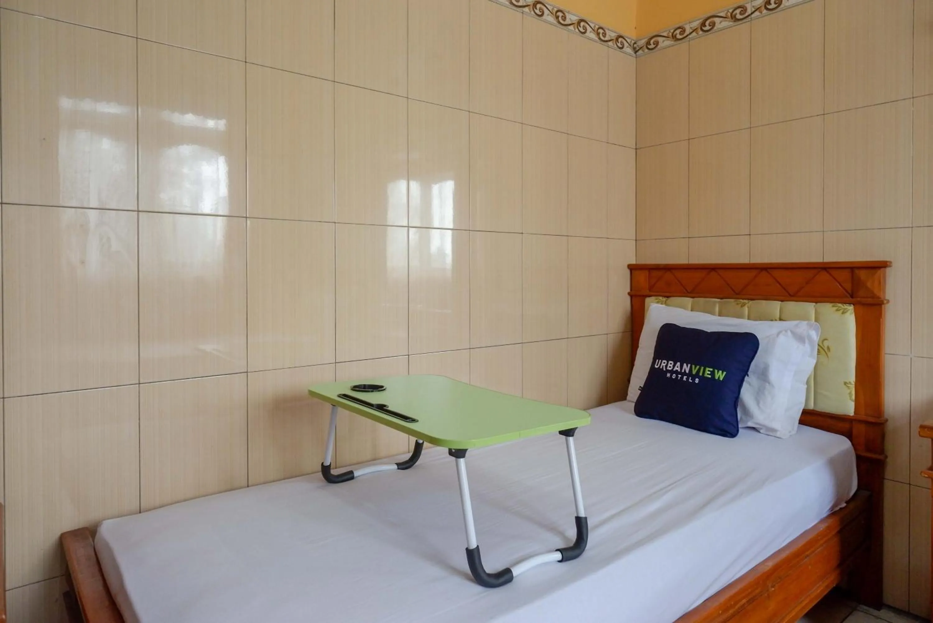 Bed in Urbanview Hotel Anugrah Kendal by RedDoorz