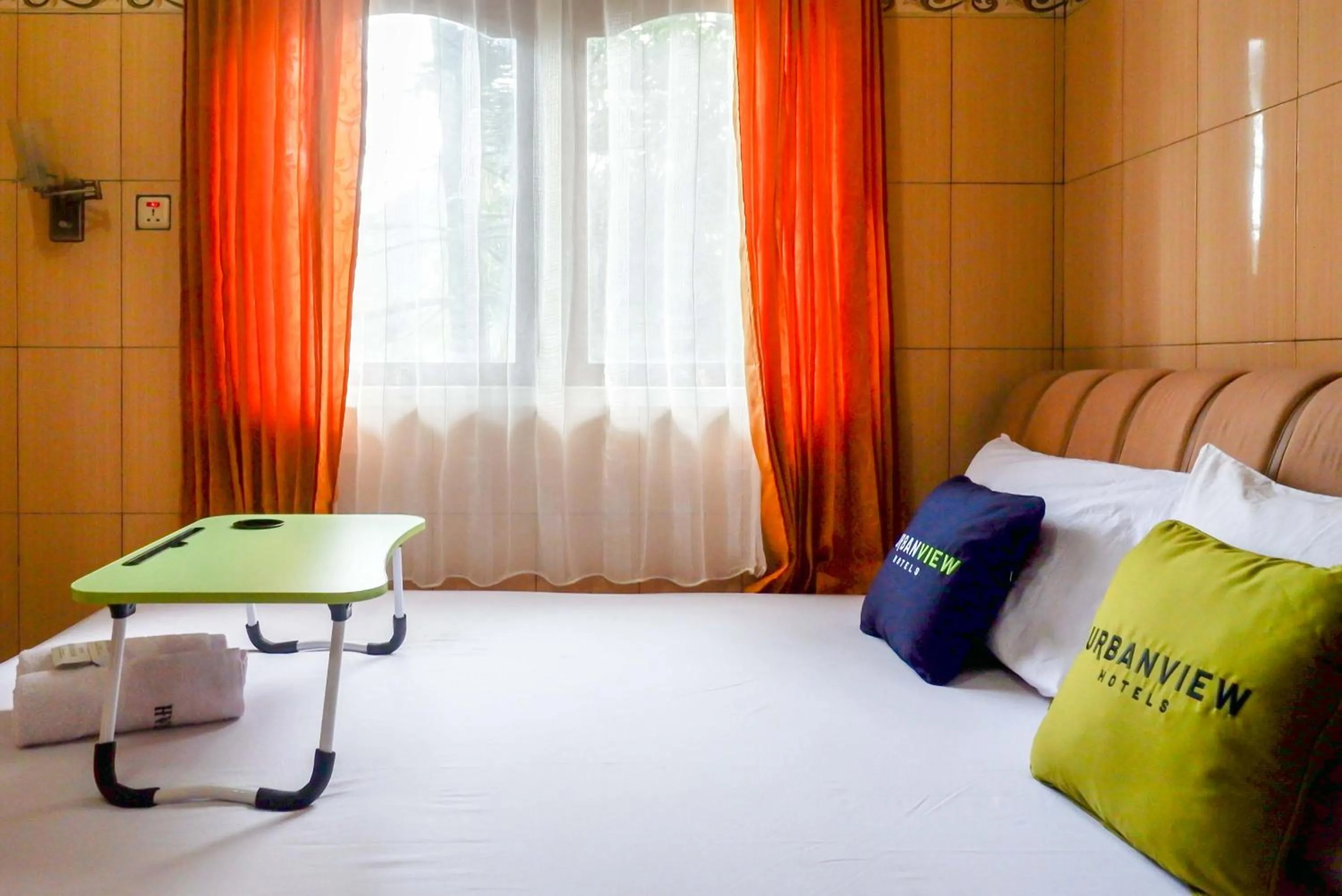 Bed in Urbanview Hotel Anugrah Kendal by RedDoorz