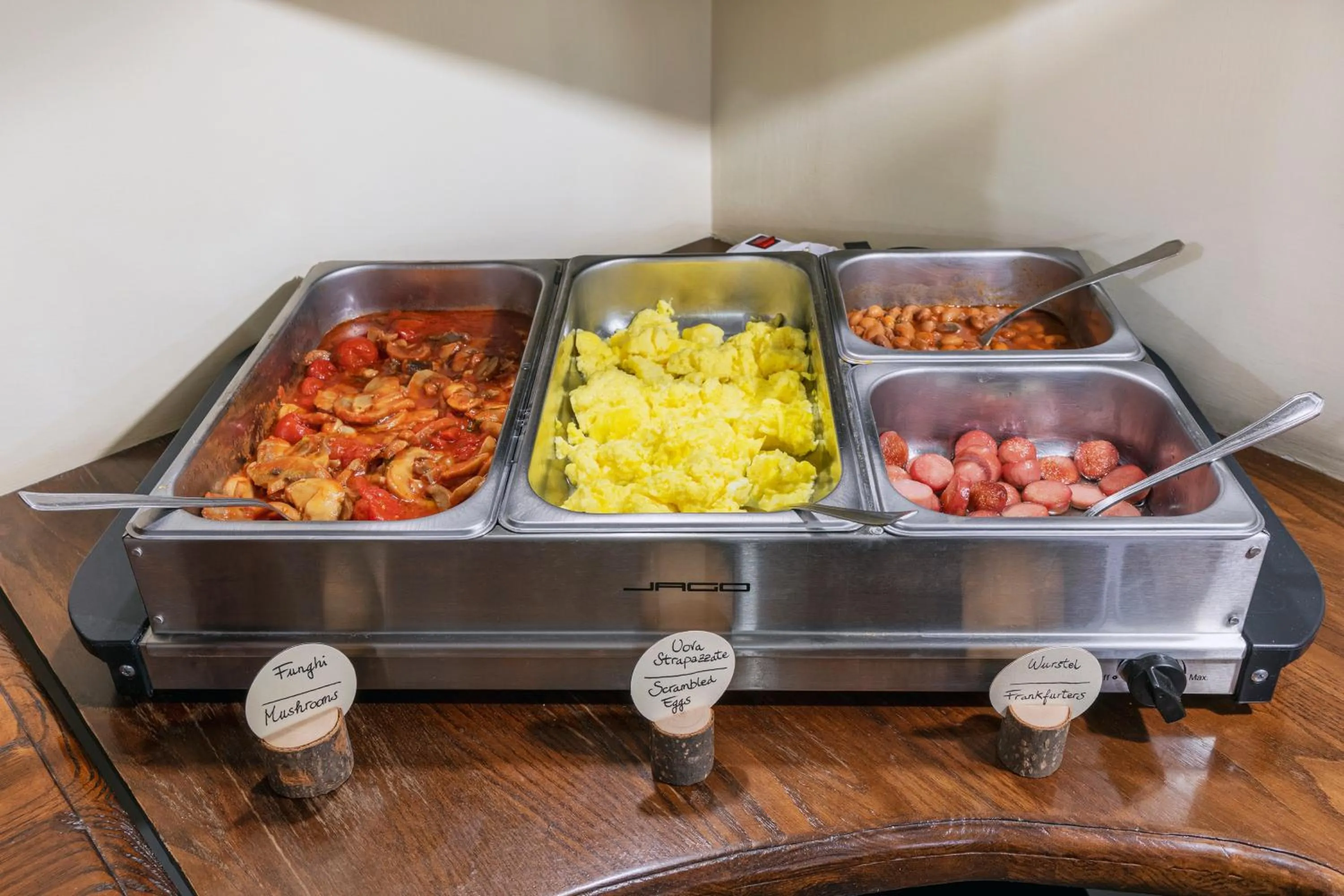 Continental breakfast in Hotel Il Convento