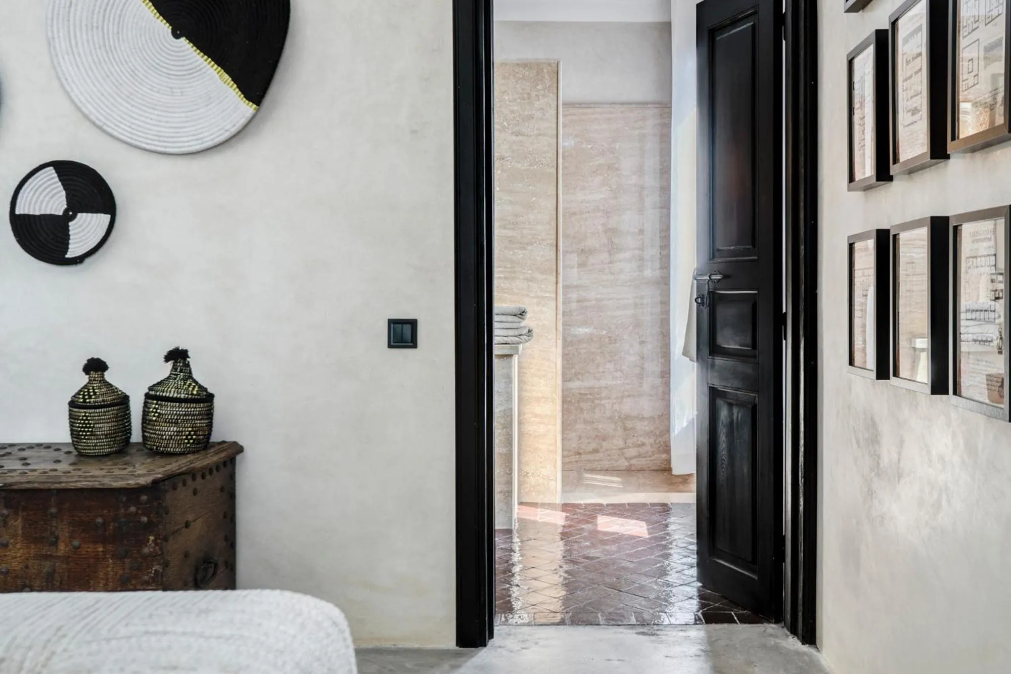 Bathroom, Bed in Hôtel Oasis Dakhla