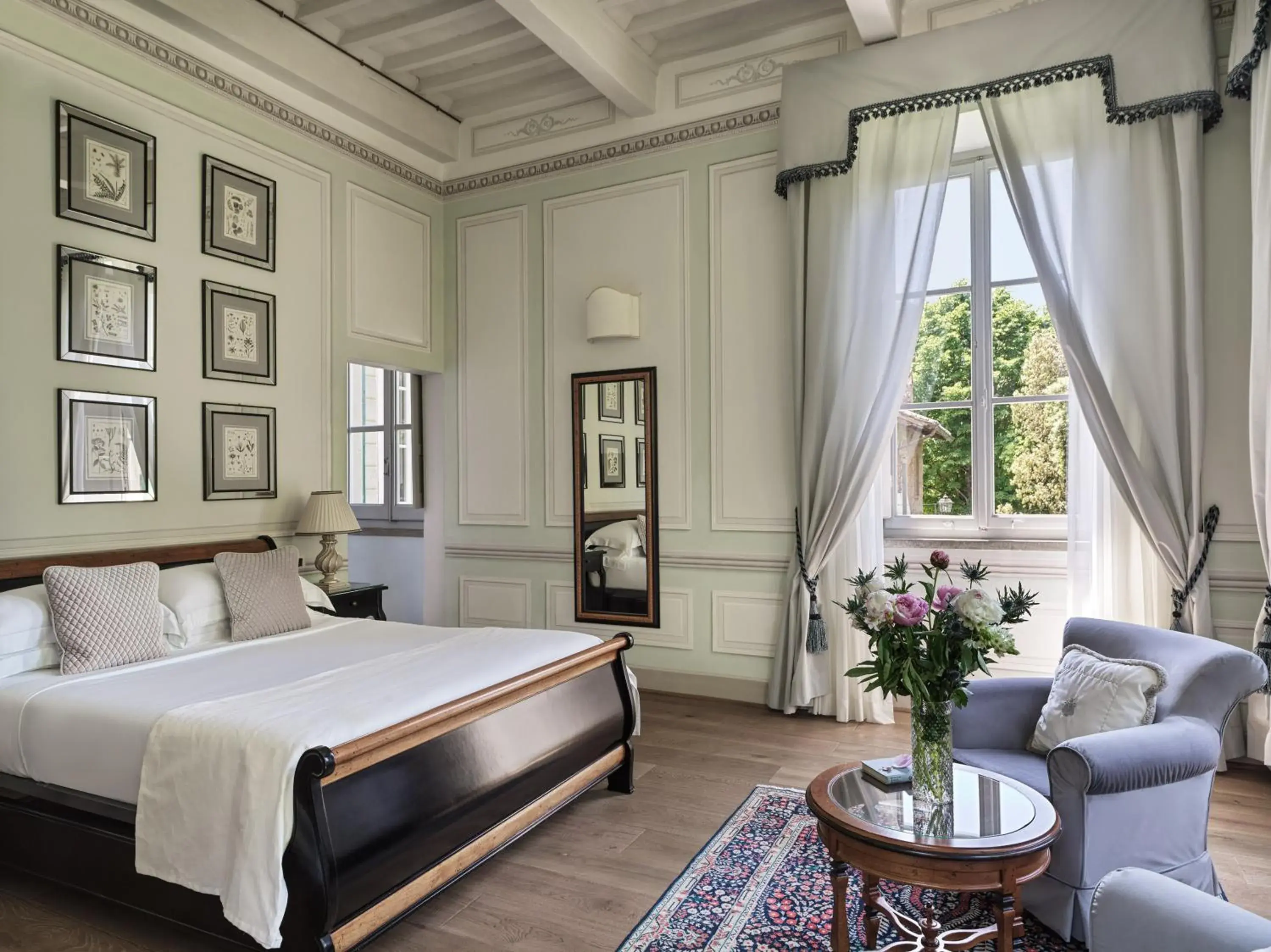 Junior Suite in Villa di Piazzano - Small Luxury Hotels of the World Junior Suite in Villa di Piazzano - Small Luxury Hotels of the World