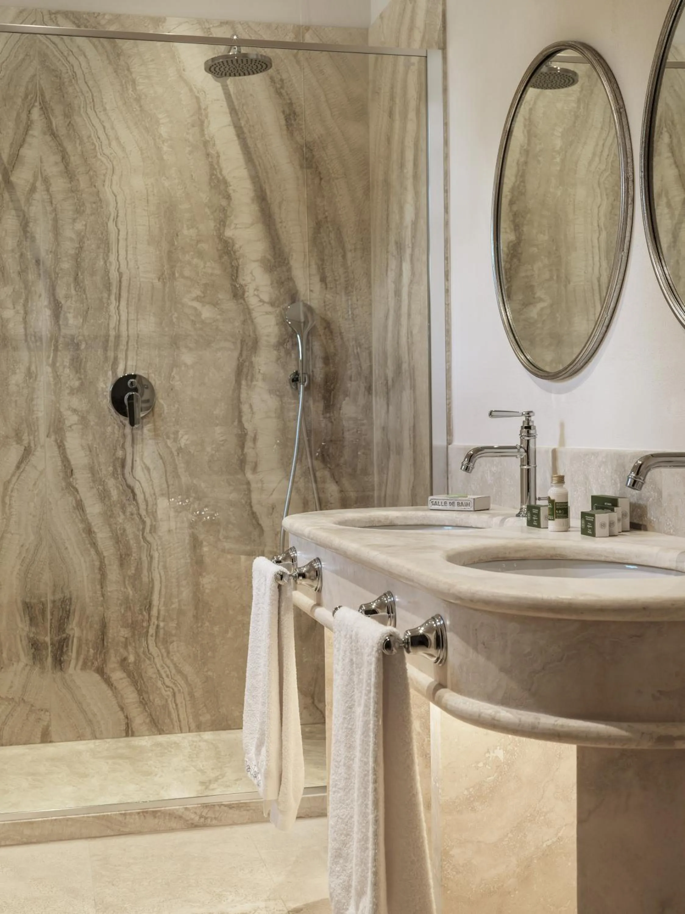 Shower in Villa di Piazzano - Small Luxury Hotels of the World