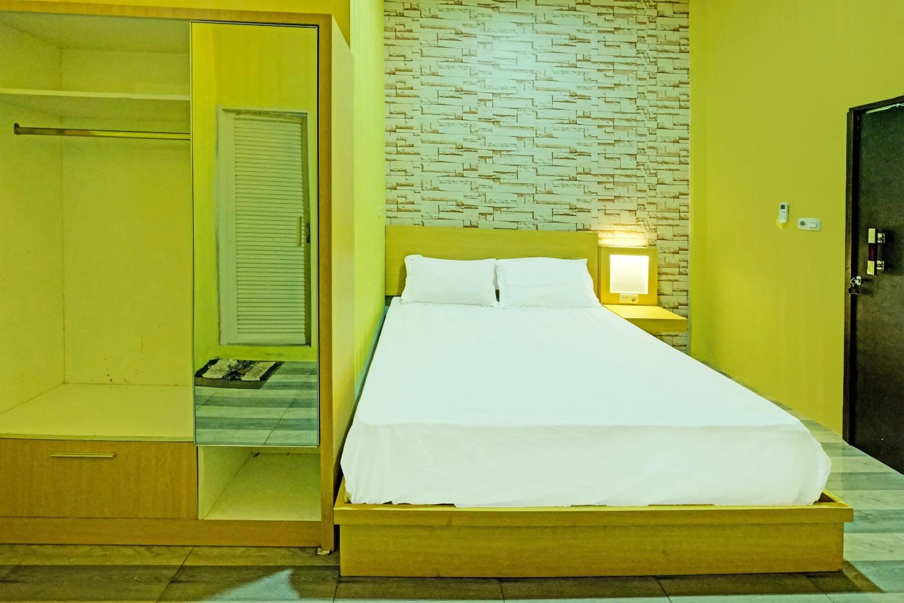 Bedroom in Hotel O Callista Homestay Near RSUD Prof. Dr. H. M. Anwar Makkatutu