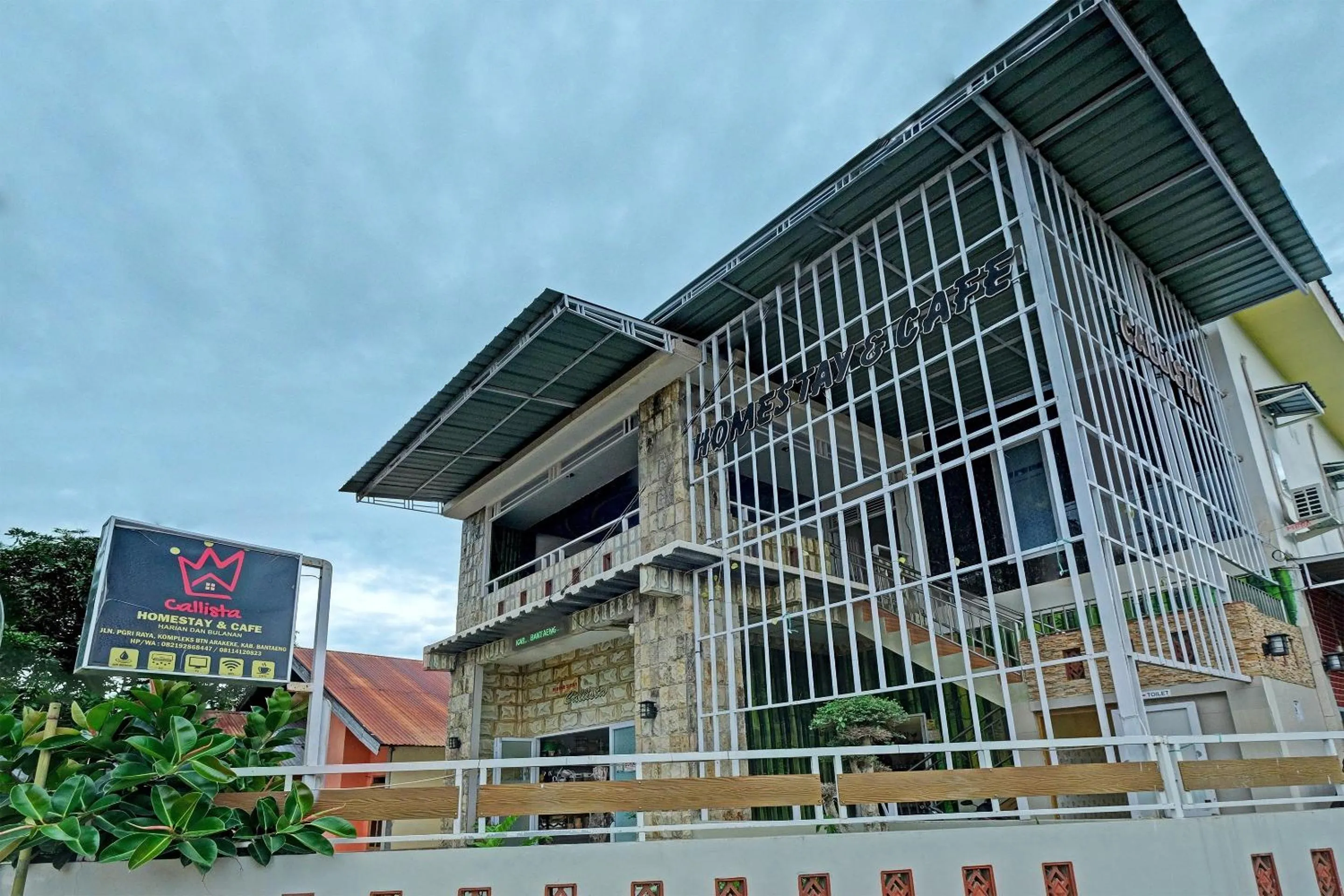 Facade/entrance in Hotel O Callista Homestay Near RSUD Prof. Dr. H. M. Anwar Makkatutu