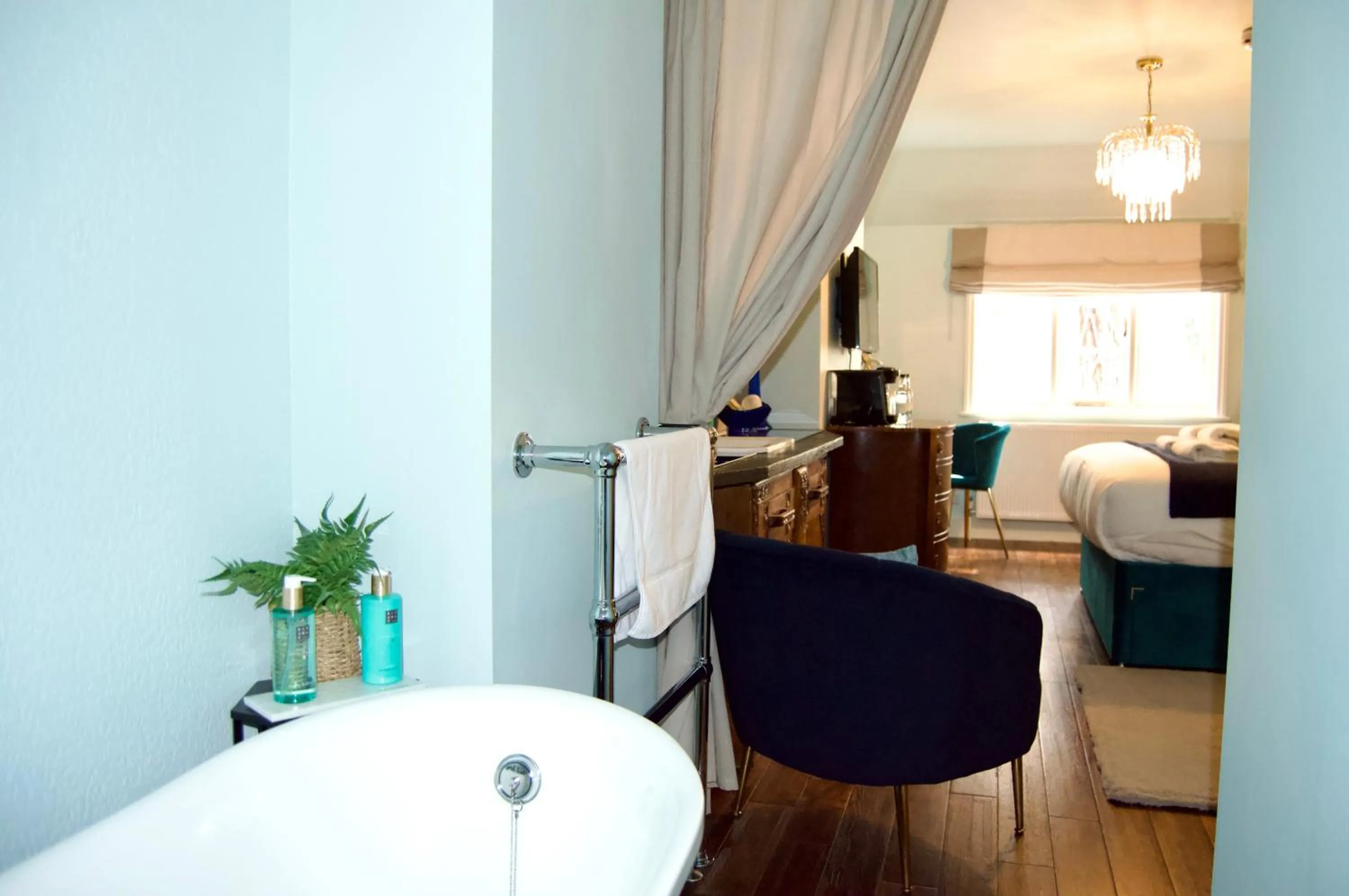 Bathroom, Bed in The Nest Hotel & Restaurant