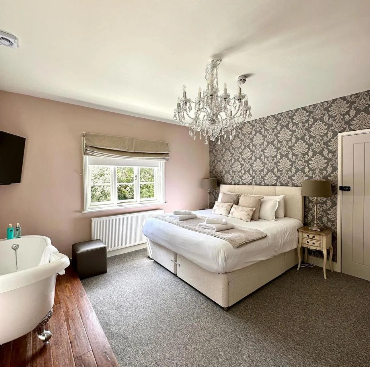 Bathroom, Bed in The Nest Hotel & Restaurant