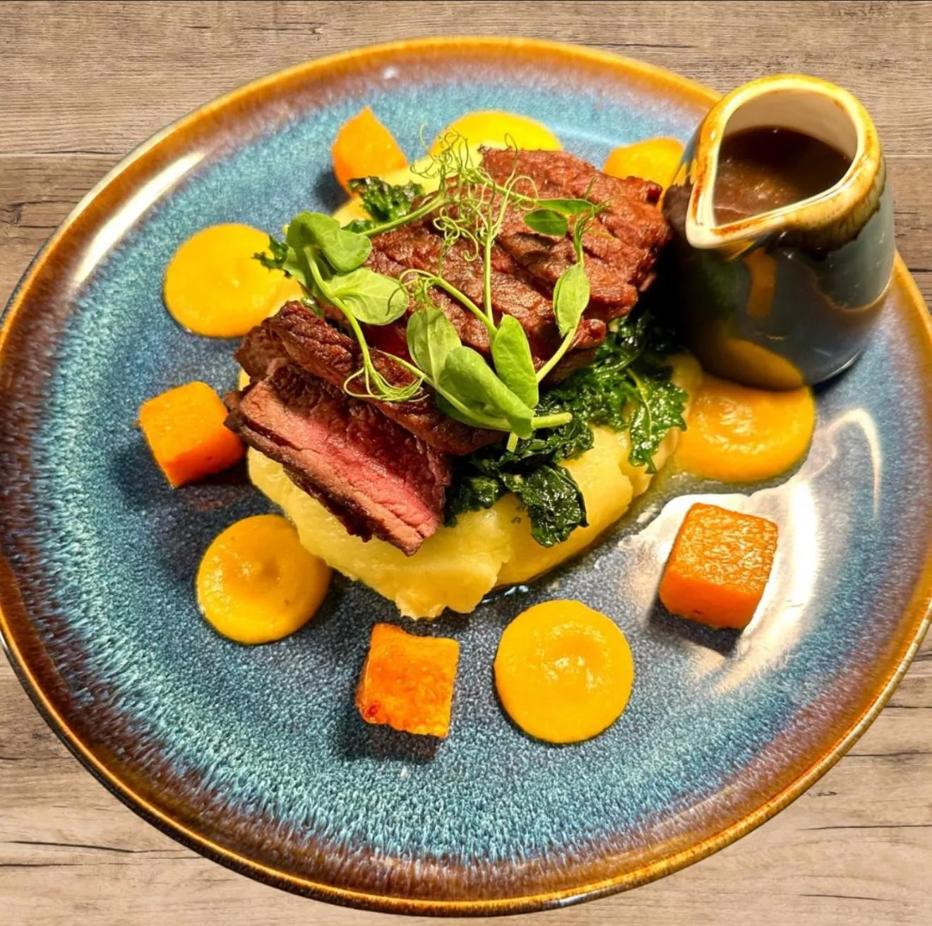 Restaurant/places to eat in The Nest Hotel & Restaurant