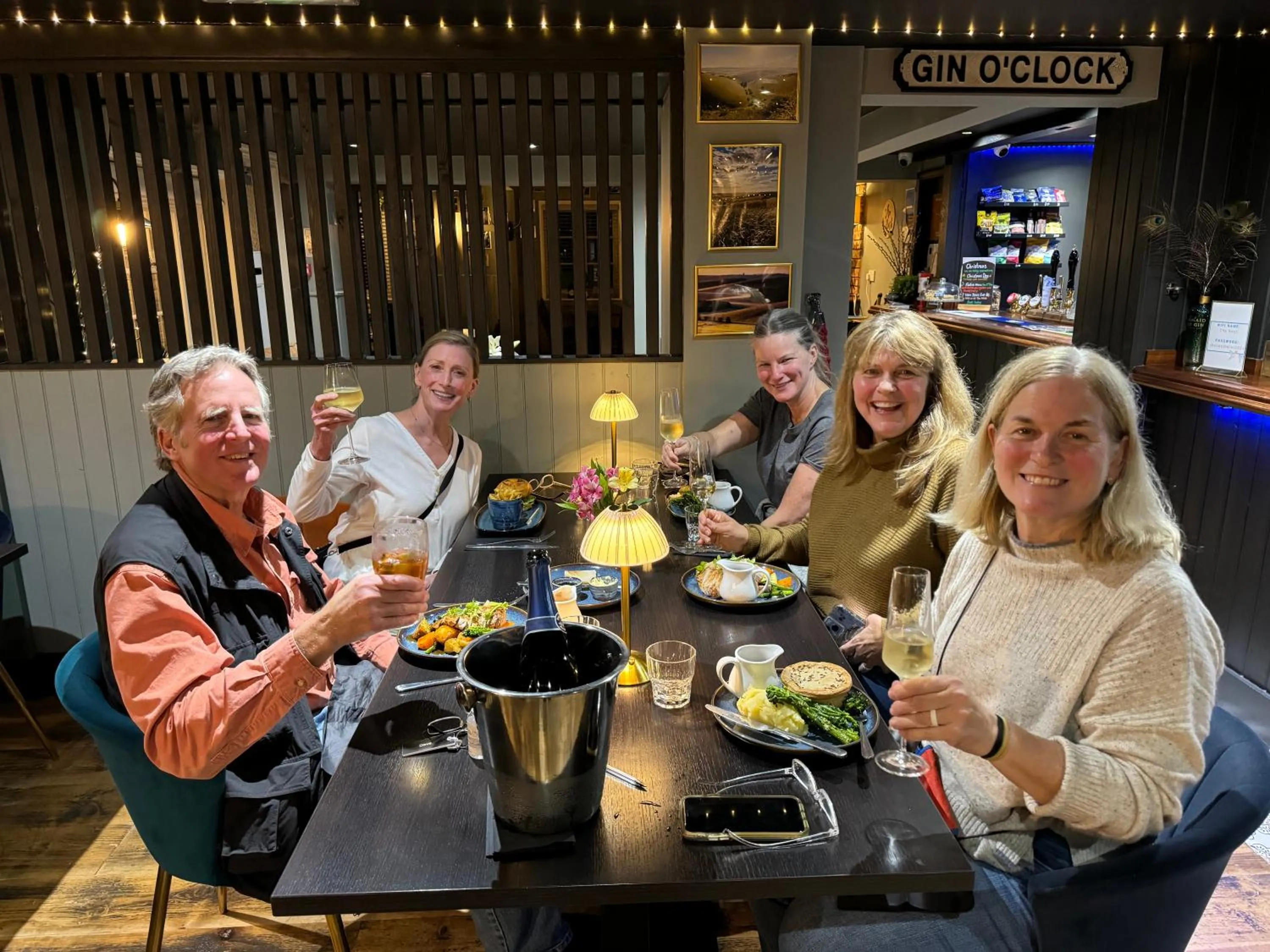 Restaurant/places to eat in The Nest Hotel & Restaurant