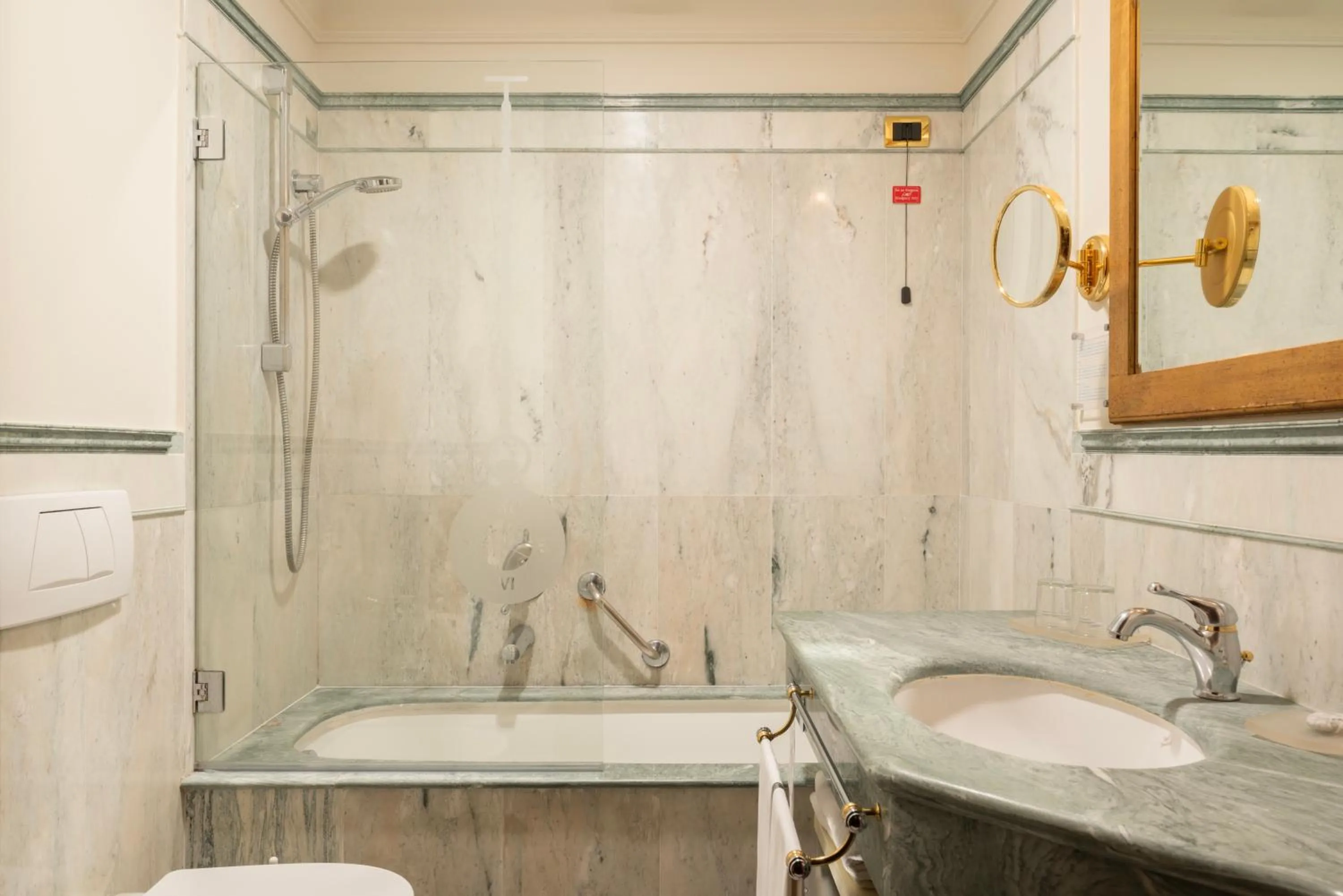 Bathroom in Art Hotel Orologio