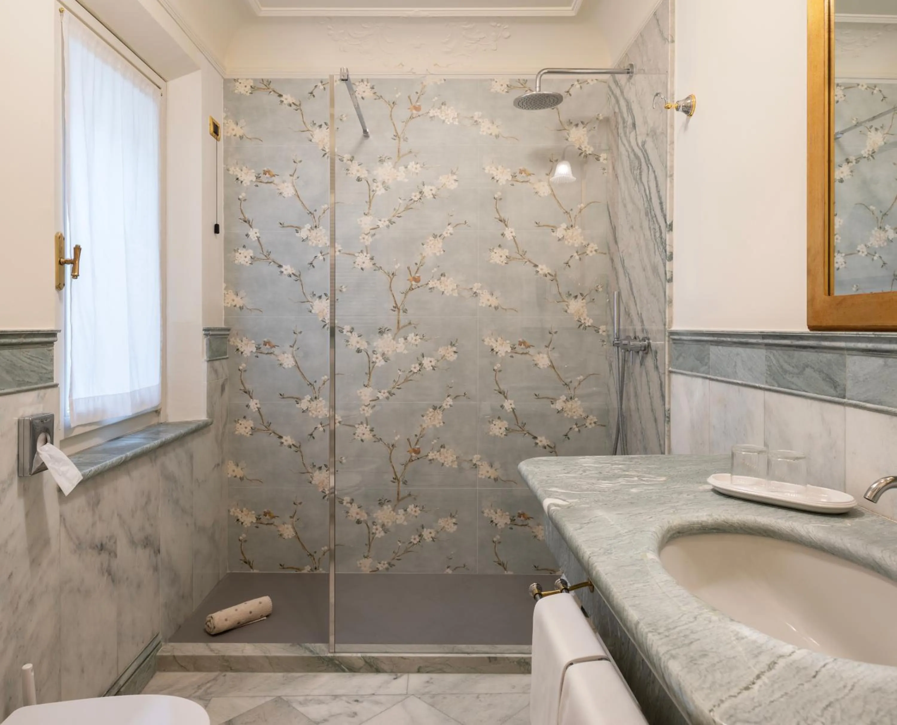 Shower in Art Hotel Orologio