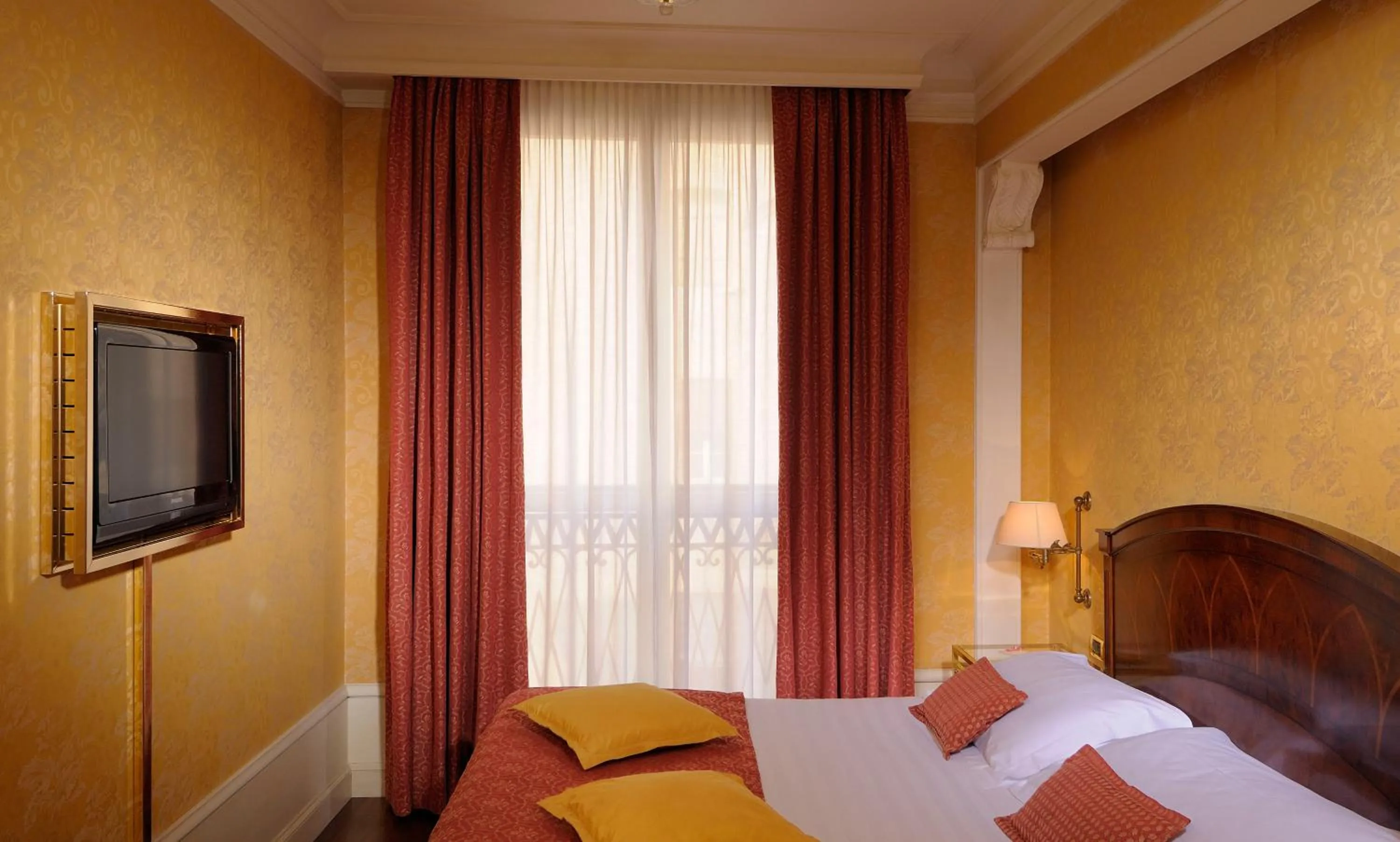 Day, Bed in Art Hotel Orologio