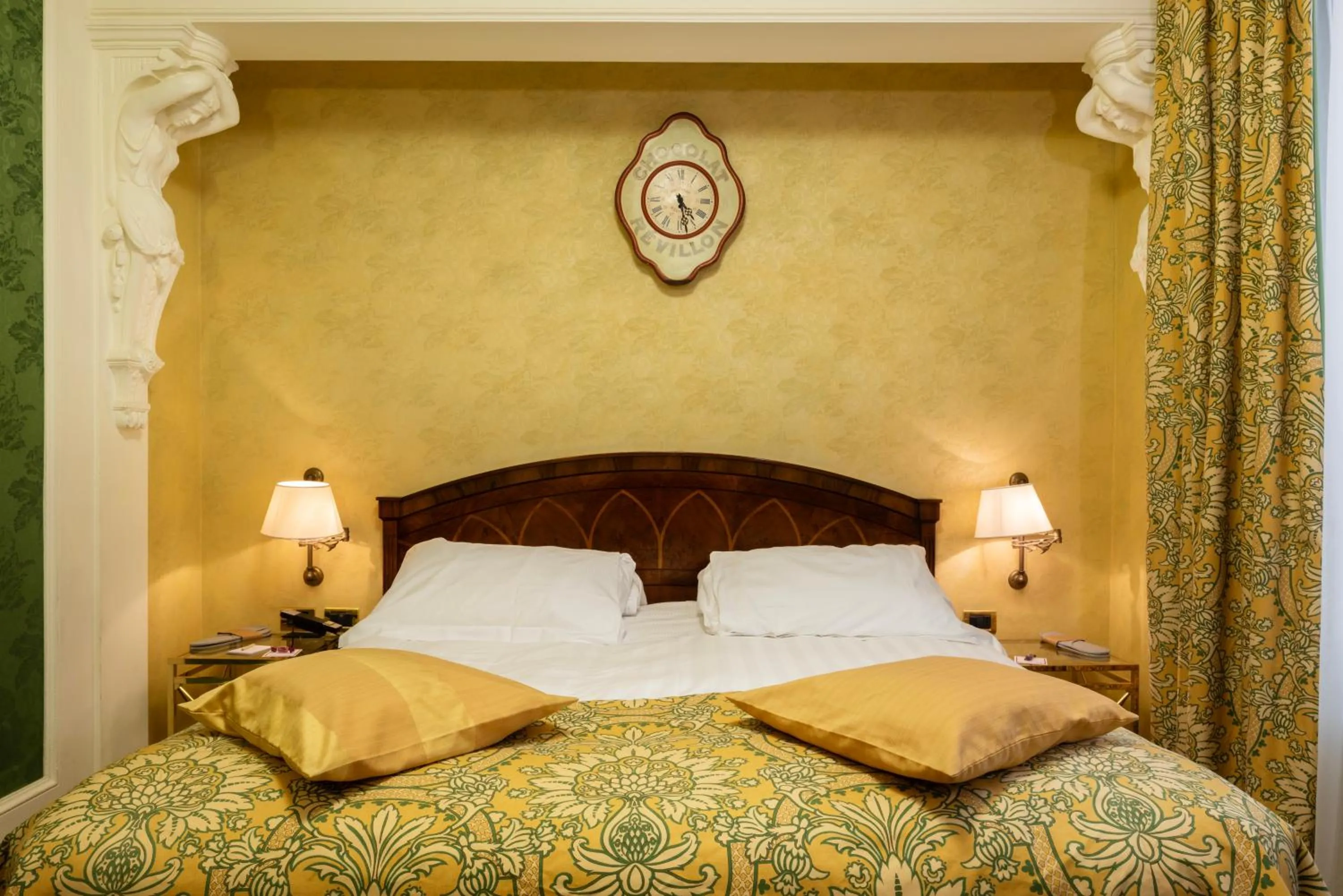 Bed in Art Hotel Orologio