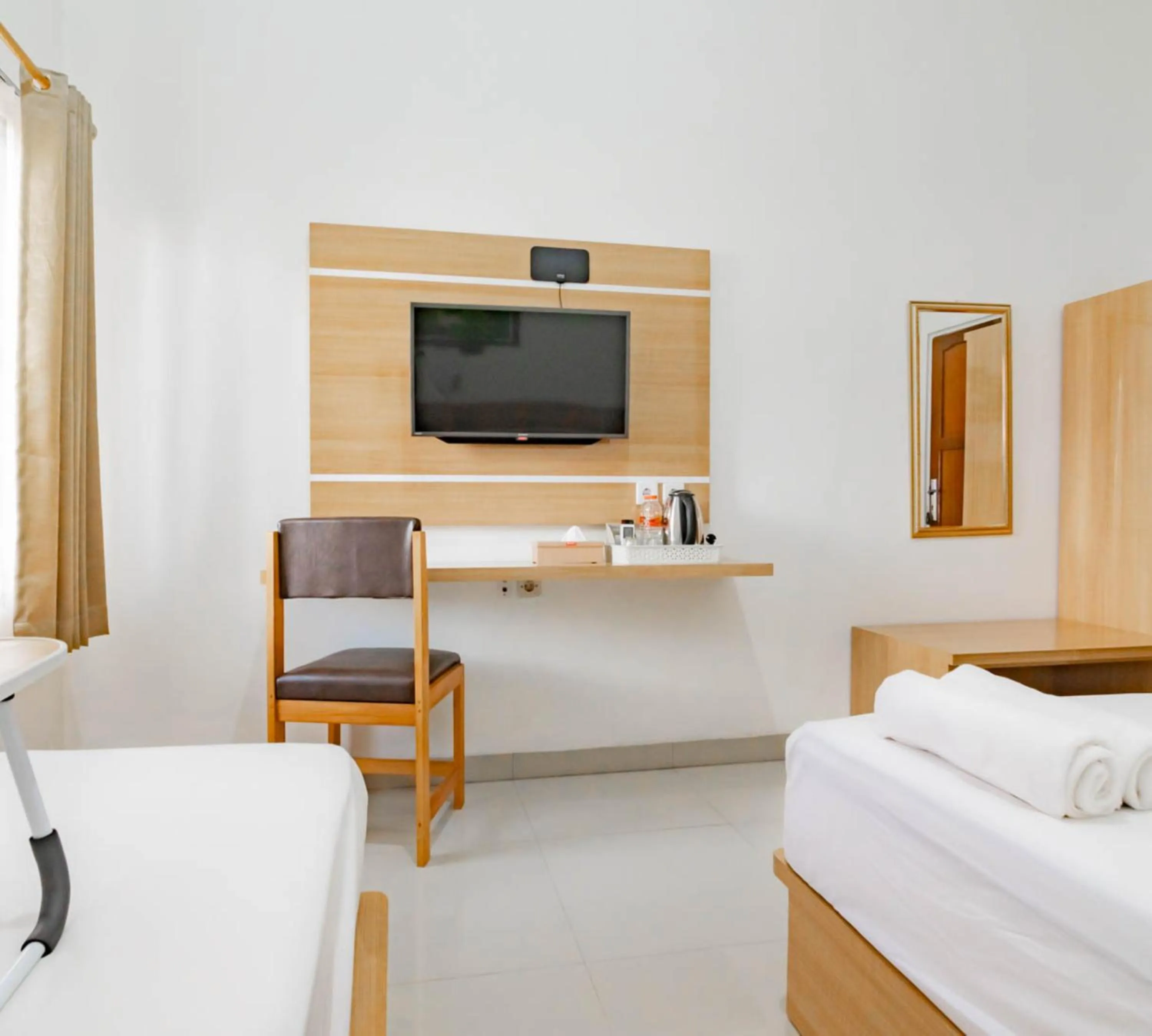 Bedroom, Bed in Urbanview Hotel Bundaran Besar Palangkaraya by RedDoorz