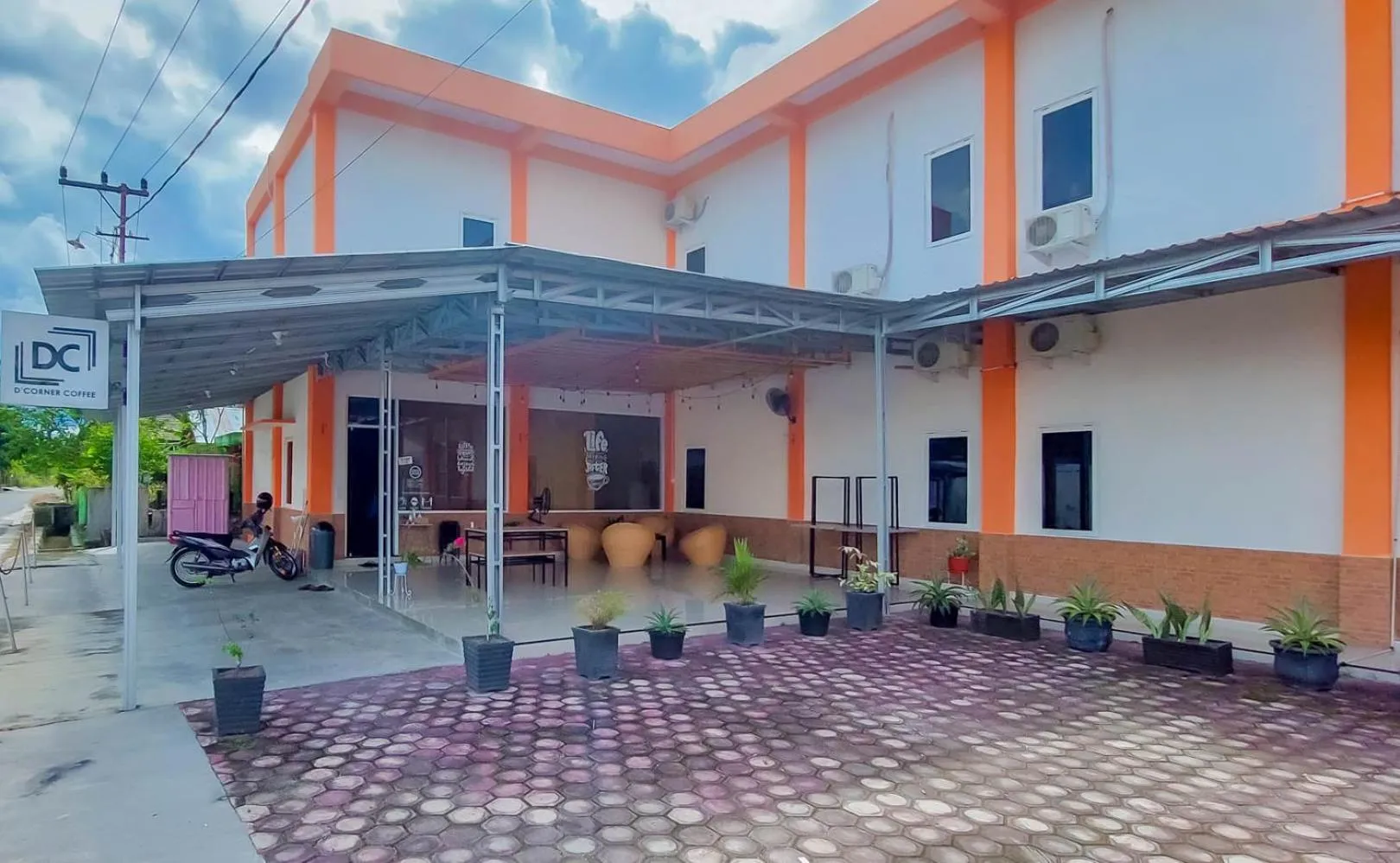 Property building in Urbanview Hotel Bundaran Besar Palangkaraya by RedDoorz