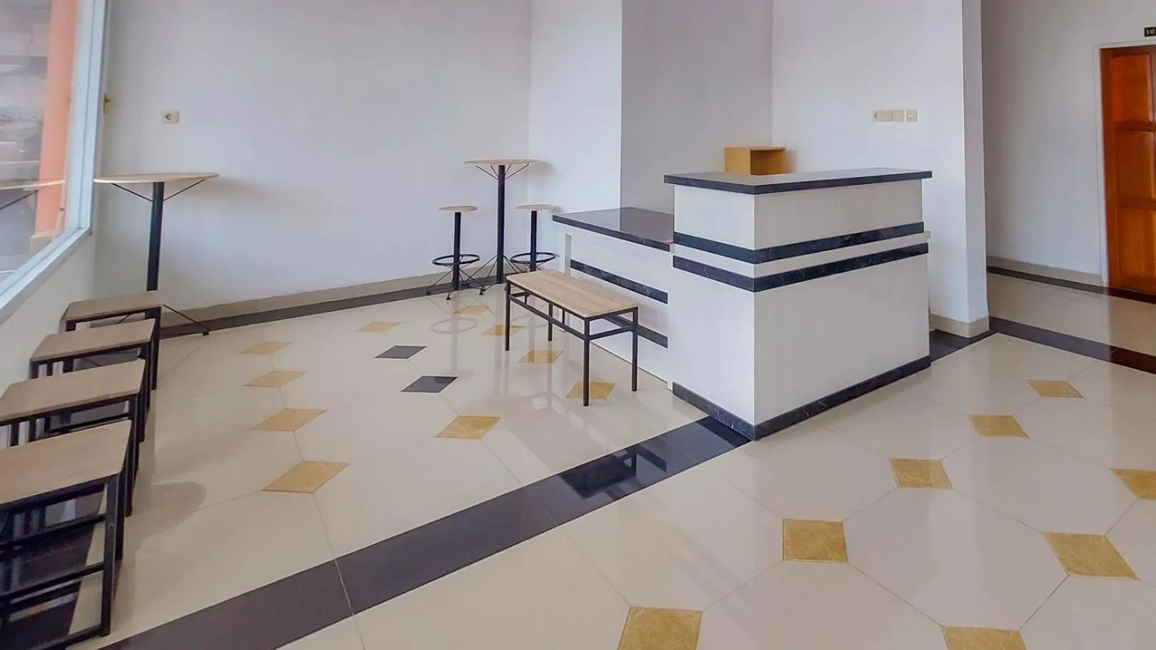 Lobby or reception in Urbanview Hotel Bundaran Besar Palangkaraya by RedDoorz