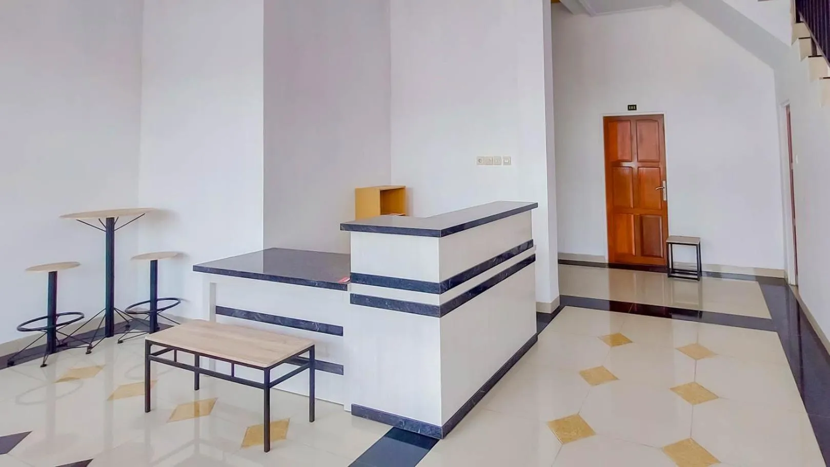 Lobby or reception in Urbanview Hotel Bundaran Besar Palangkaraya by RedDoorz