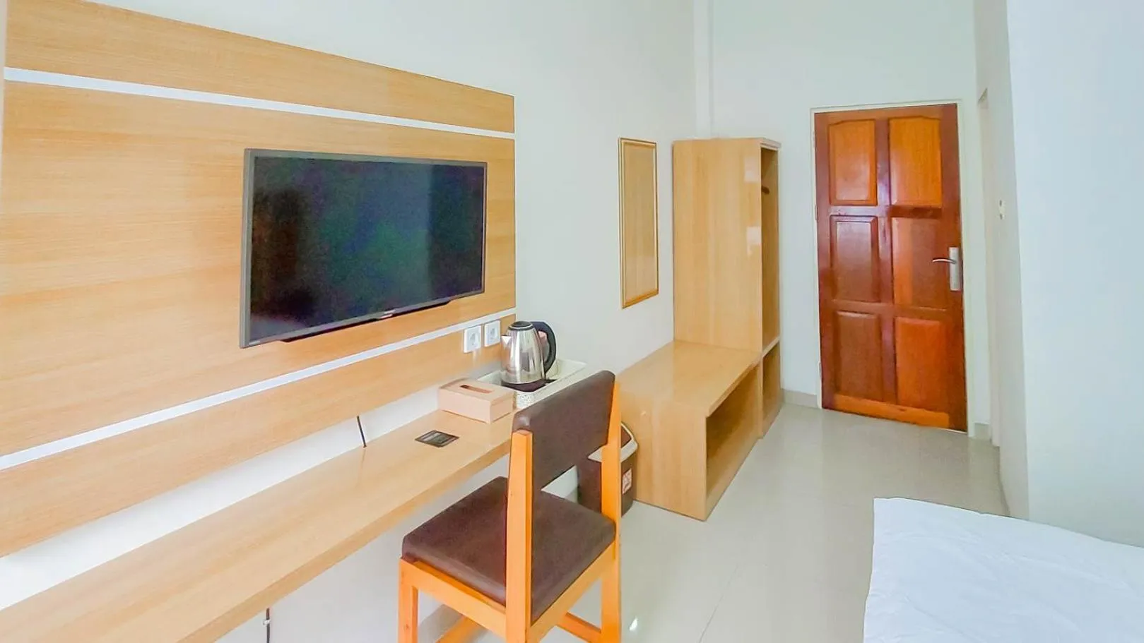 Bedroom, Bed in Urbanview Hotel Bundaran Besar Palangkaraya by RedDoorz