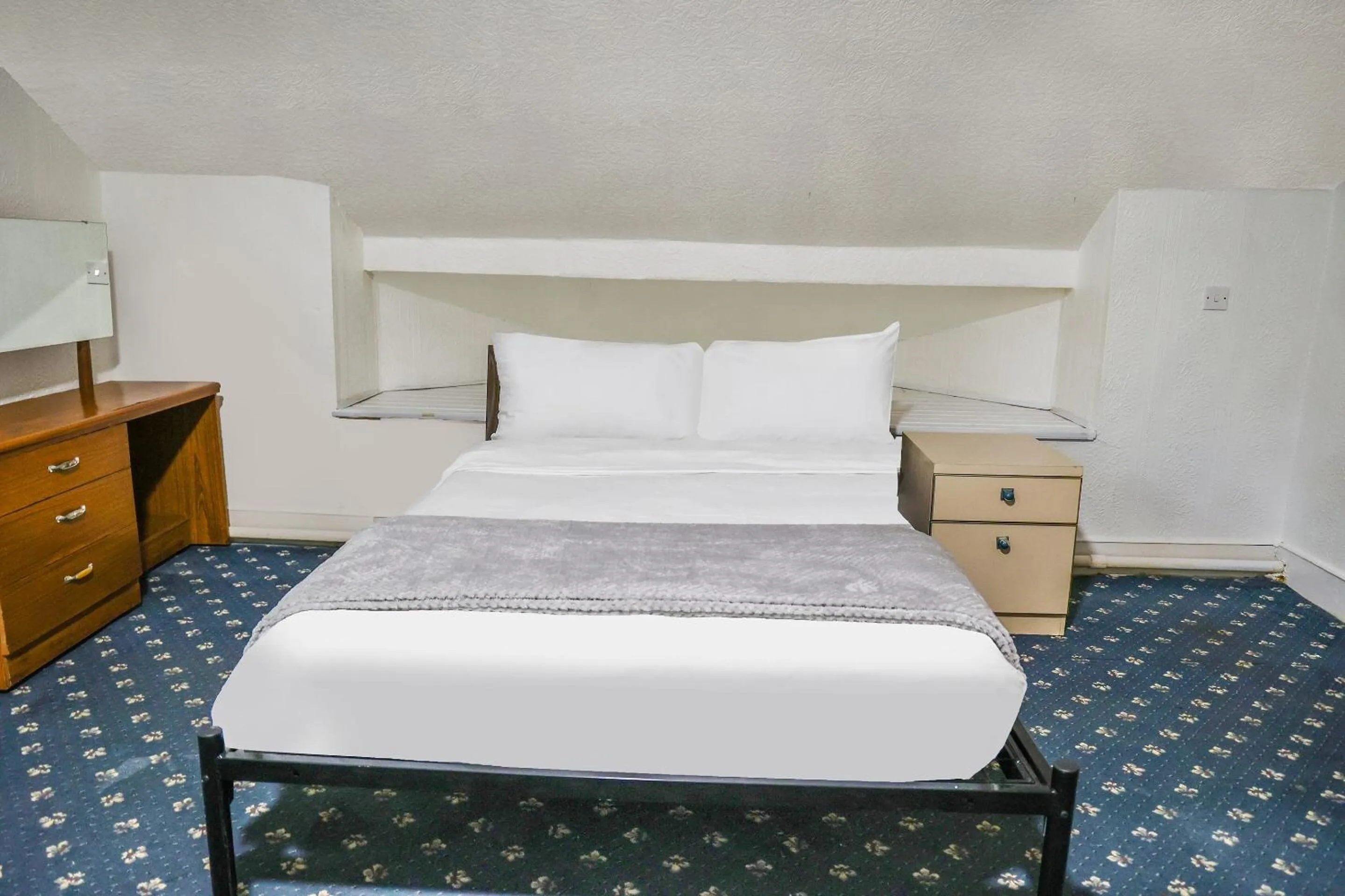 Bedroom, Bed in Hotel 346