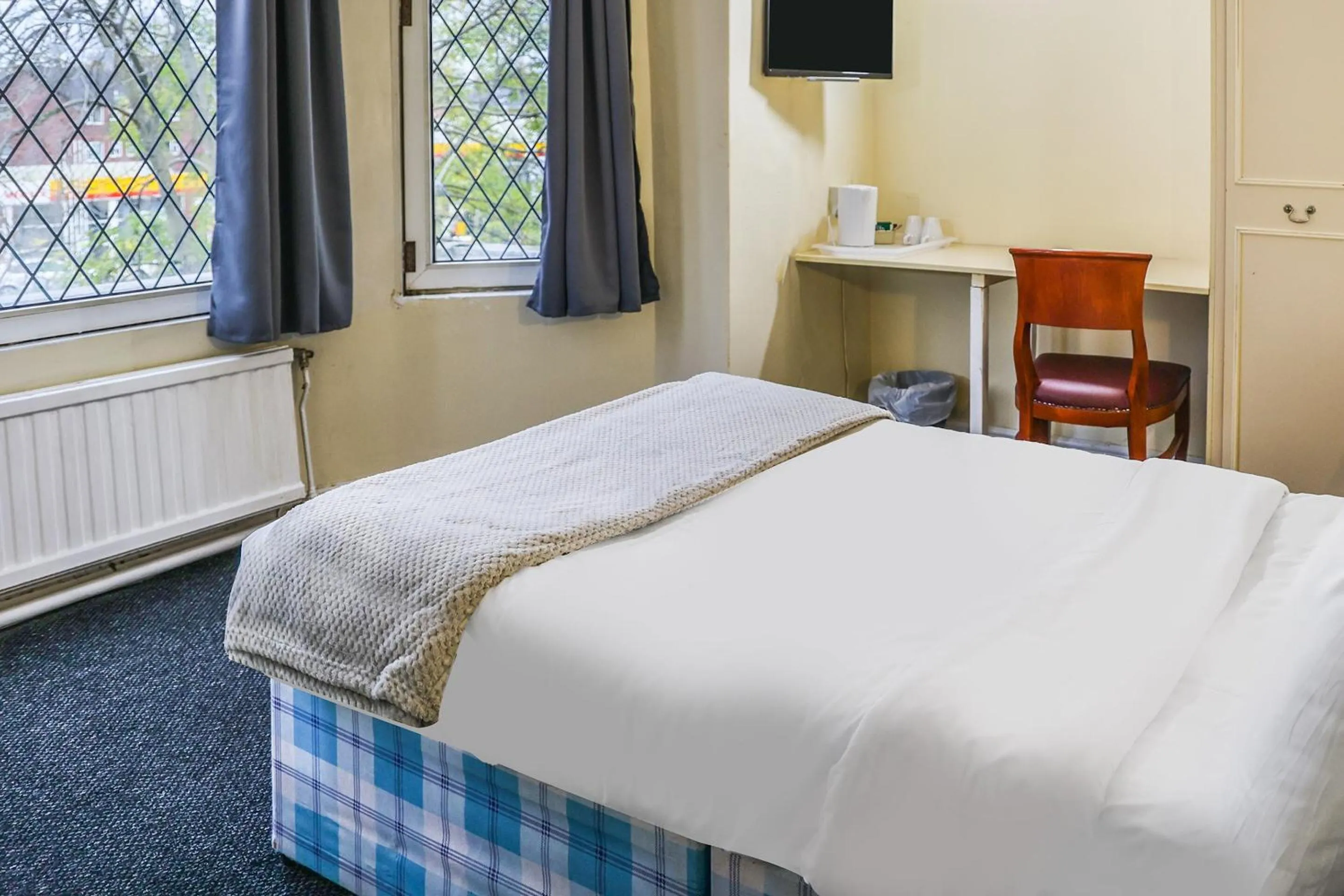 Bedroom, Bed in Hotel 346