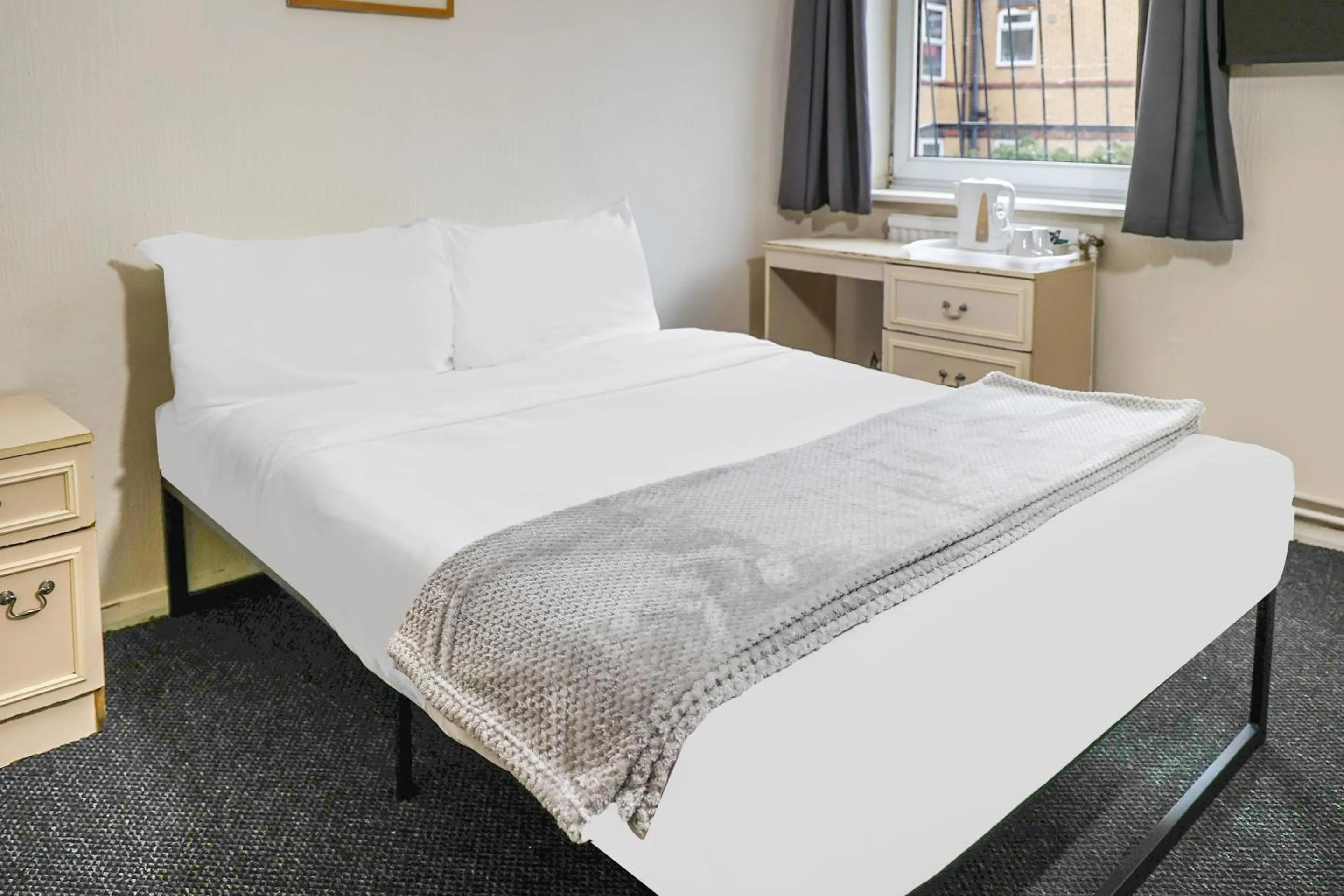 Bedroom, Bed in Hotel 346