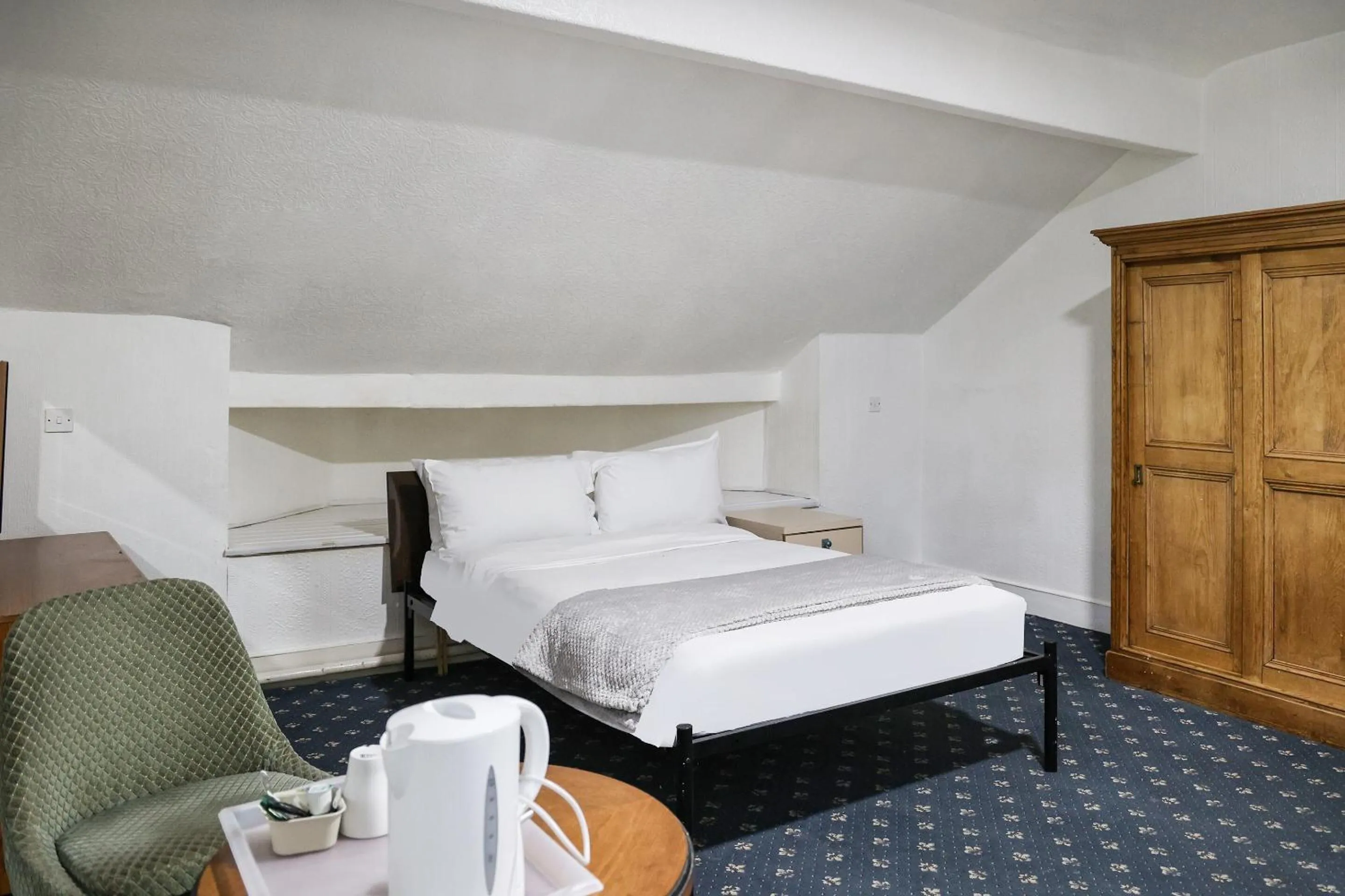 Bedroom, Bed in Hotel 346