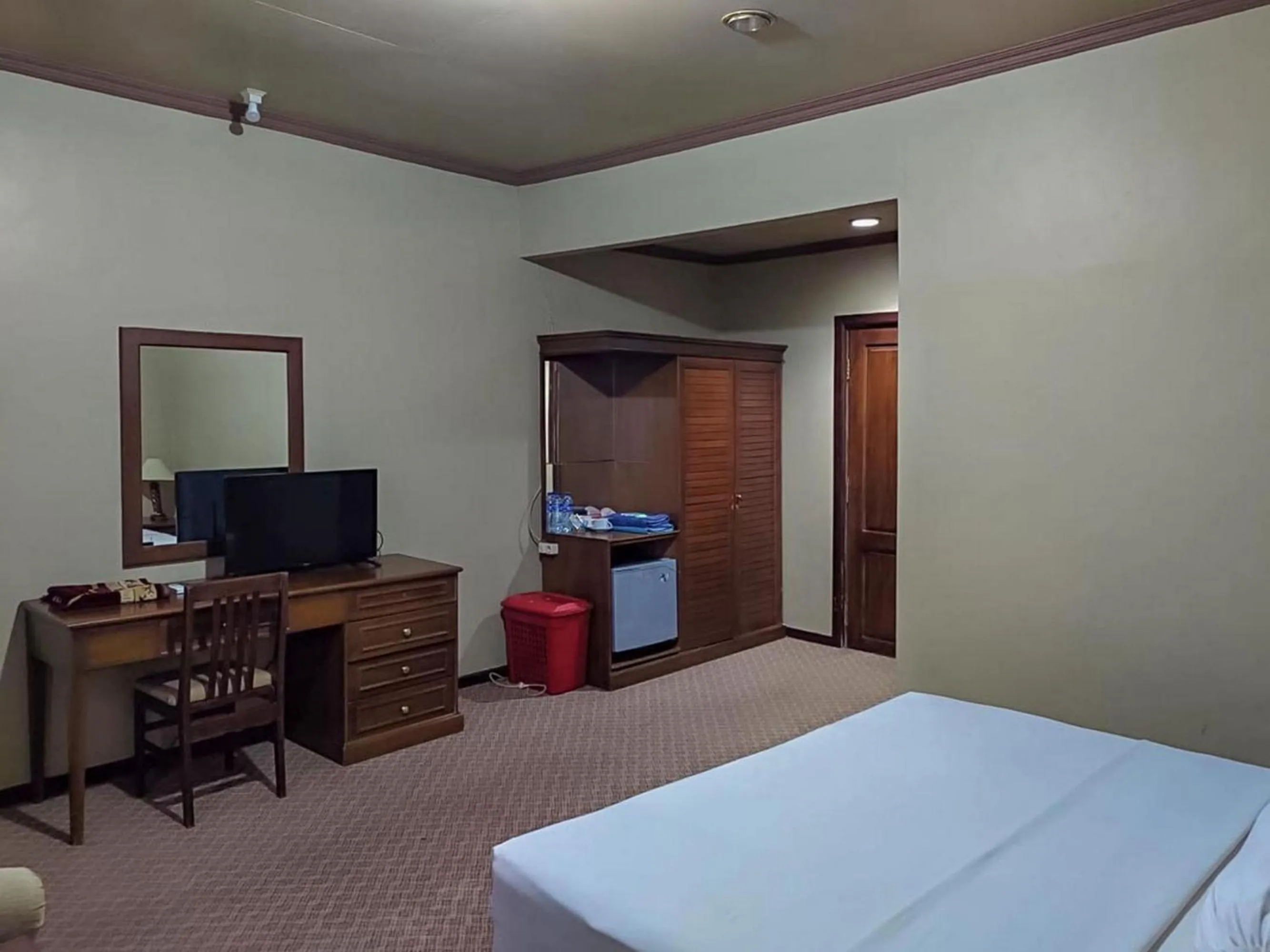 Bedroom, Bed in Hotel Indiana Syariah Mitra RedDoorz