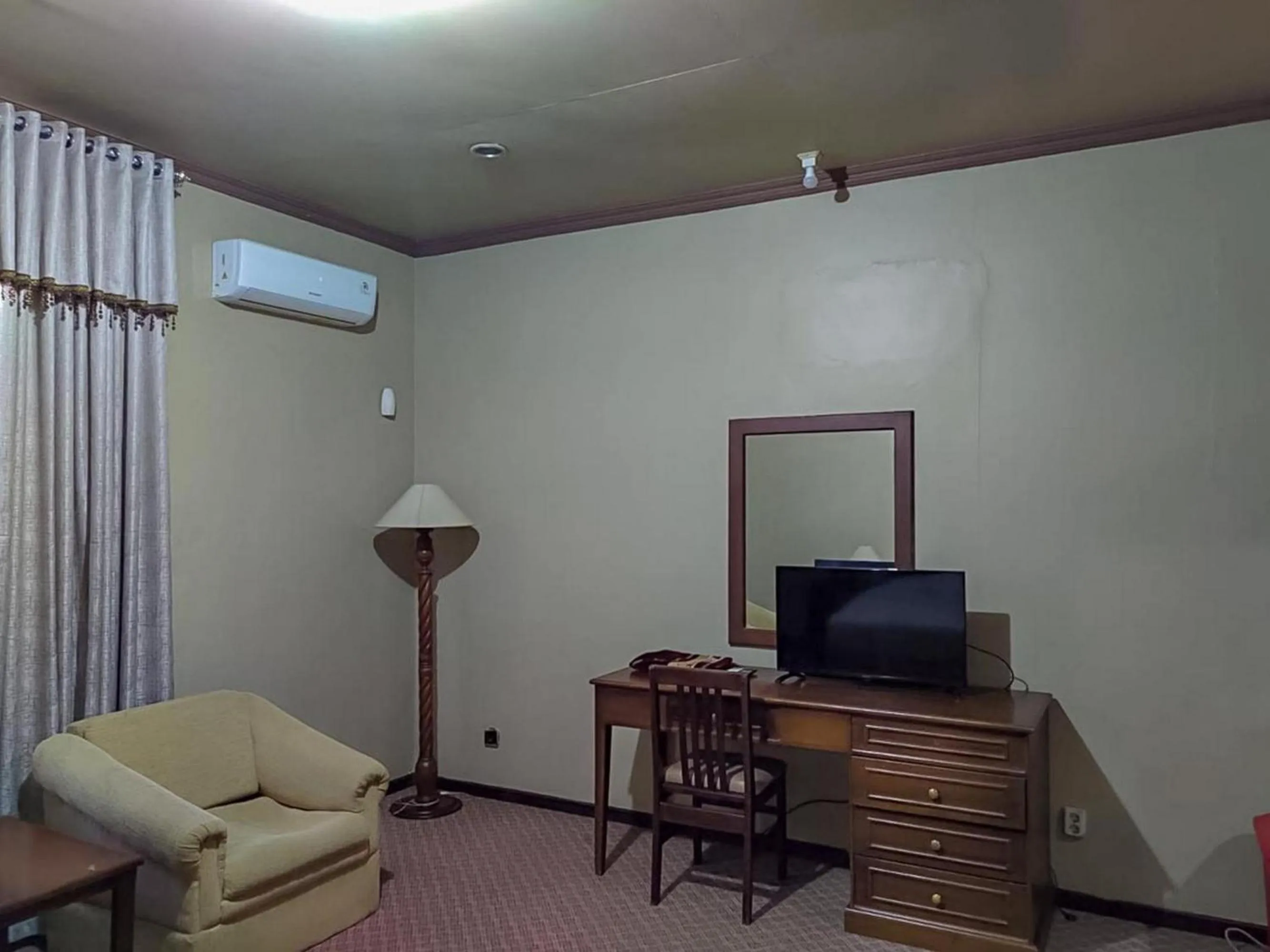 Bedroom in Hotel Indiana Syariah Mitra RedDoorz