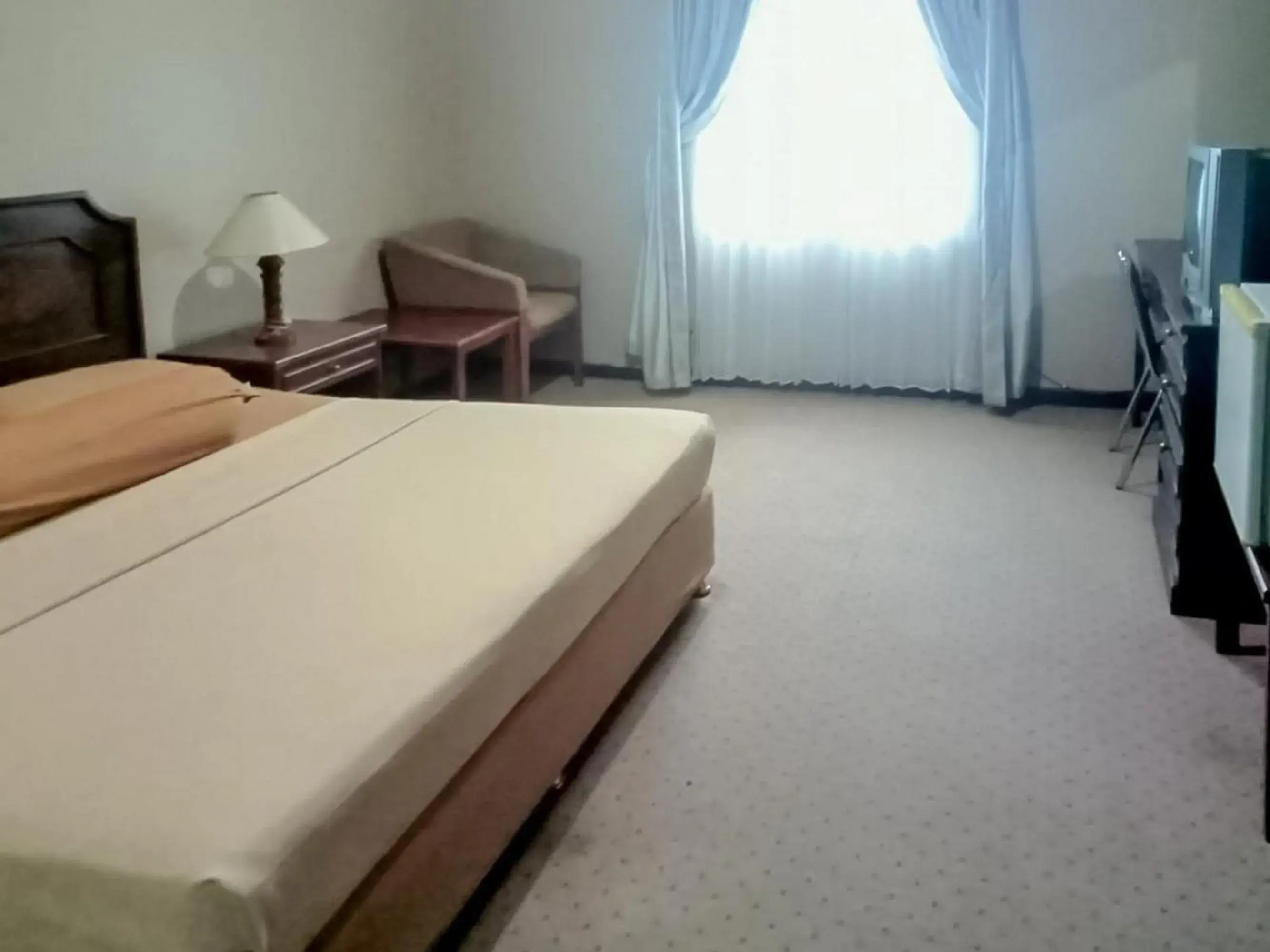 Deluxe Room in Hotel Indiana Syariah Mitra RedDoorz Deluxe Room in Hotel Indiana Syariah Mitra RedDoorz