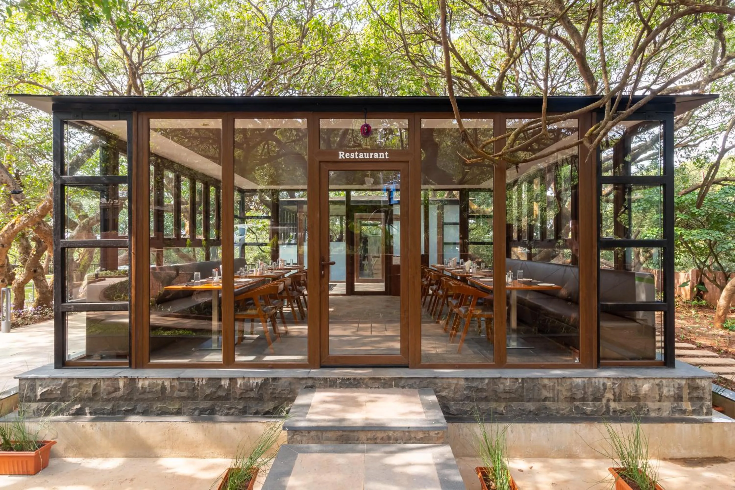 Restaurant/places to eat in R R Heritage Resort Pure Vegetarian