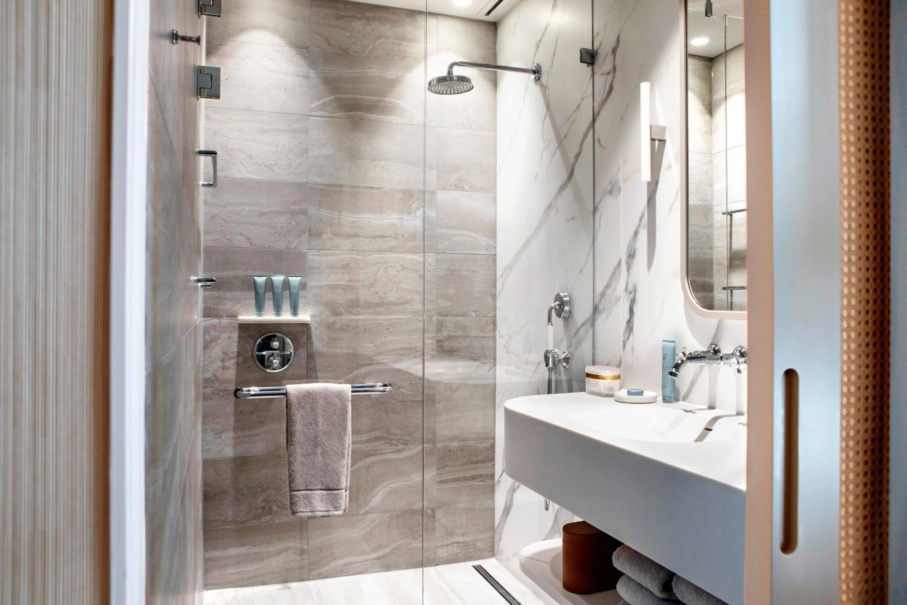 Bathroom in Pillows Grand Boutique Hotel Maurits at the Park - Small Luxury Hotels