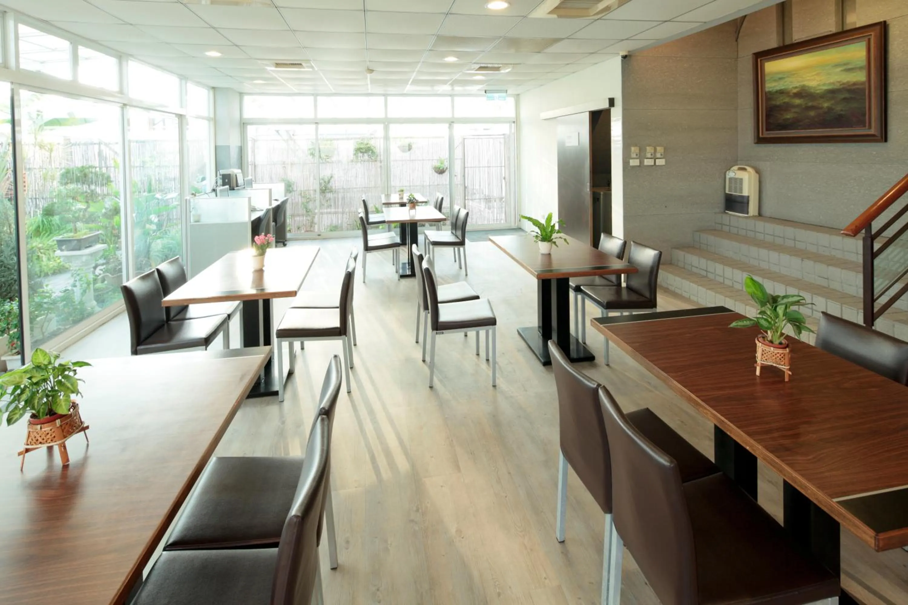 Cambridge Hotel - Yung Kang