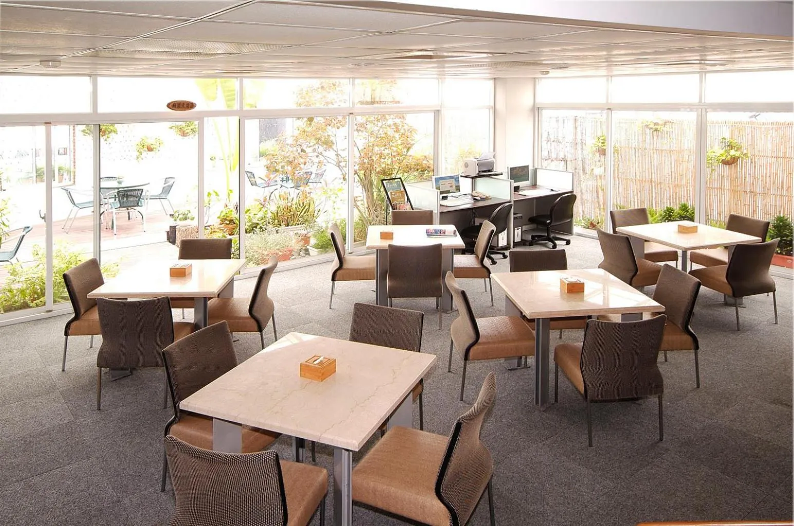 Restaurant/places to eat in Cambridge Hotel - Yung Kang