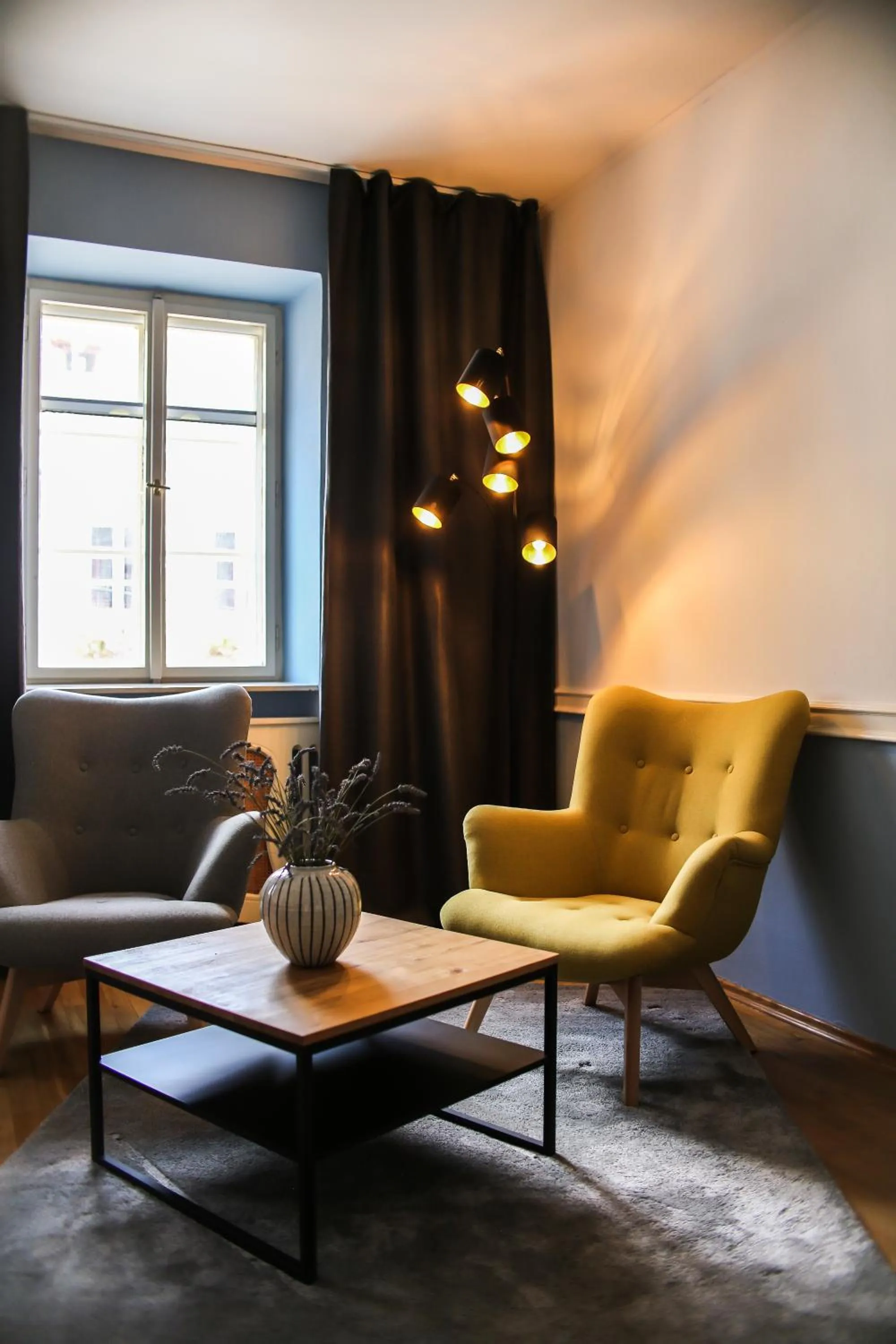 Seating area in Orangerie Garden by KH