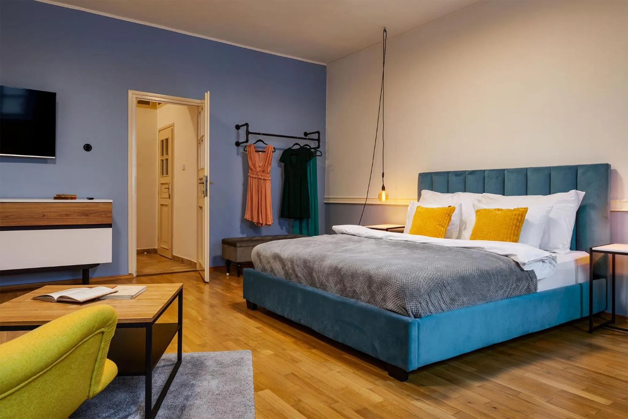 Bed in Orangerie Garden by KH