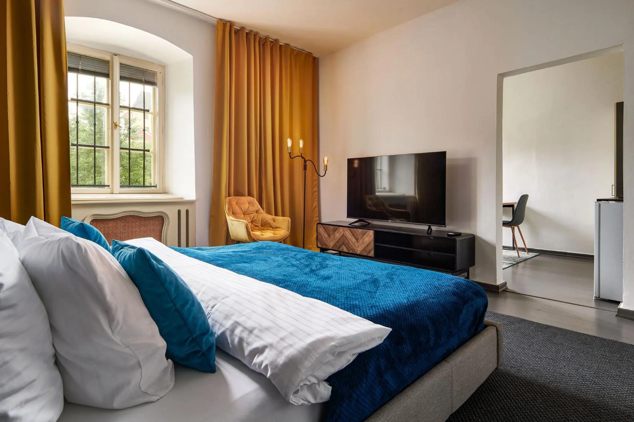 Photo of the whole room, Bed in Orangerie Garden by KH