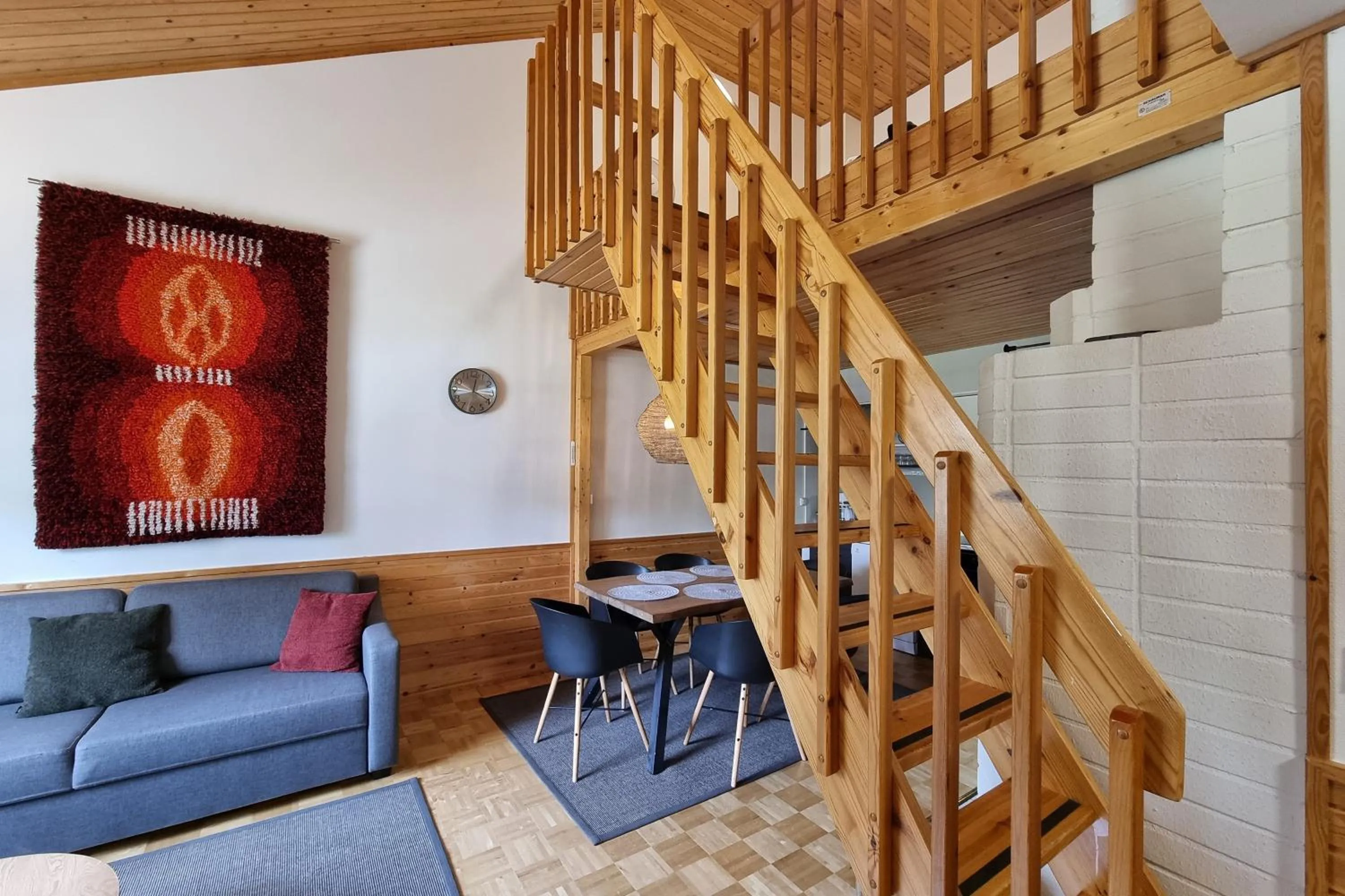 Dining area in Kuukkeli Apartments Teerenpesue E 33