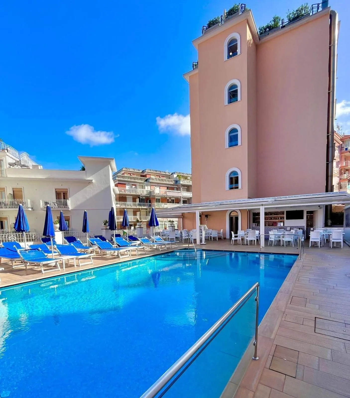 Swimming pool in Hotel Villa Maria