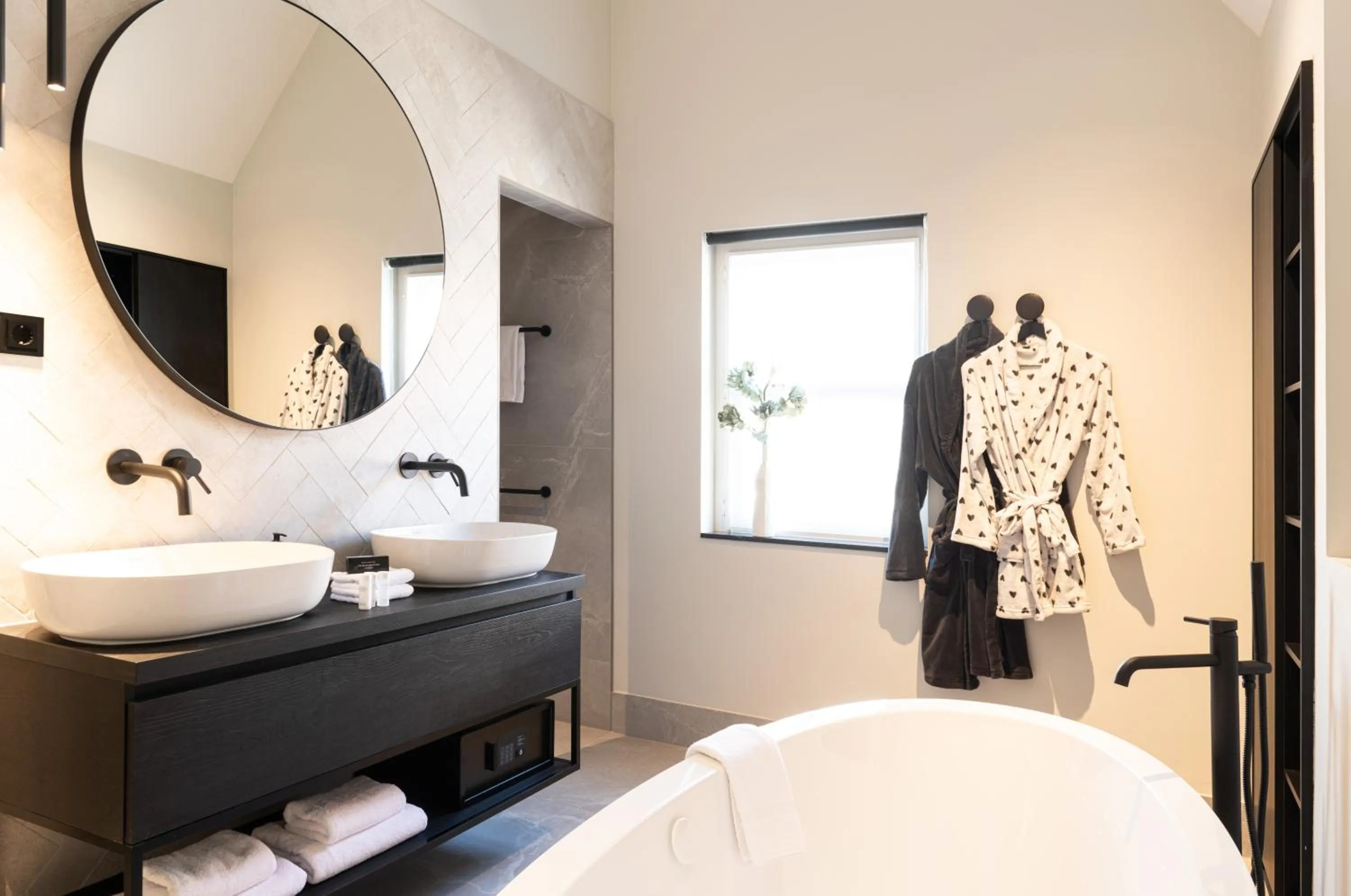 Bathroom, Bed in Boutiquehotel Princenjagt