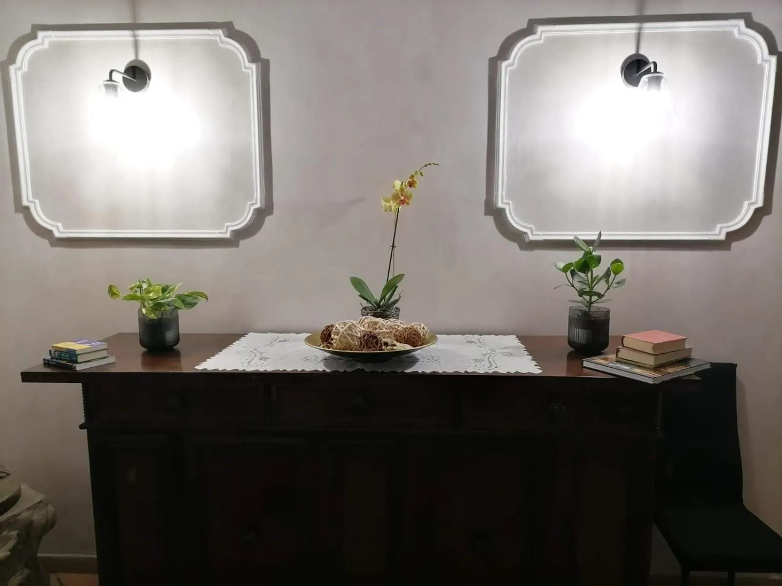 Communal lounge/ TV room in Hotel Julia