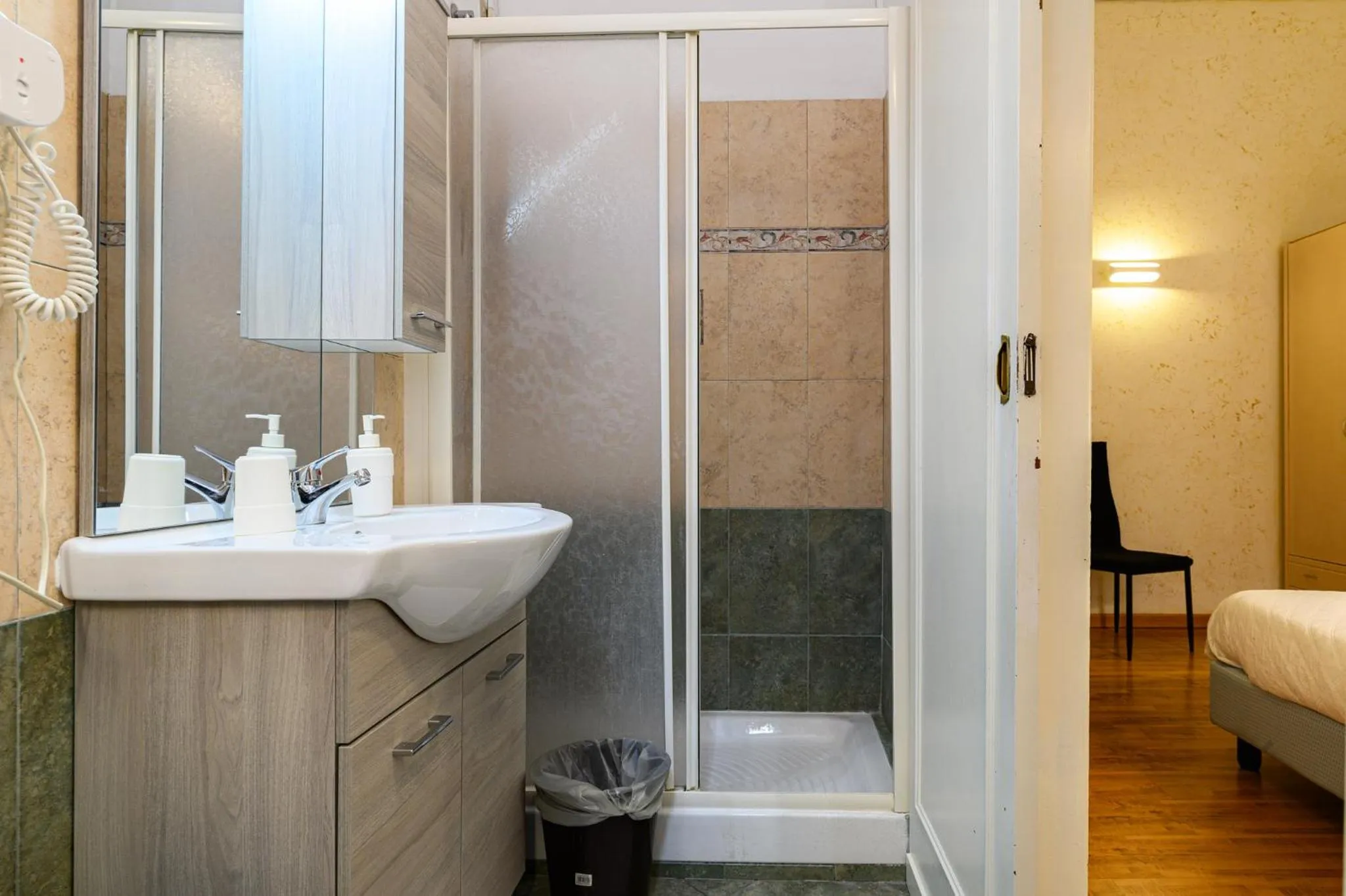 Bathroom, Bed in Hotel Julia