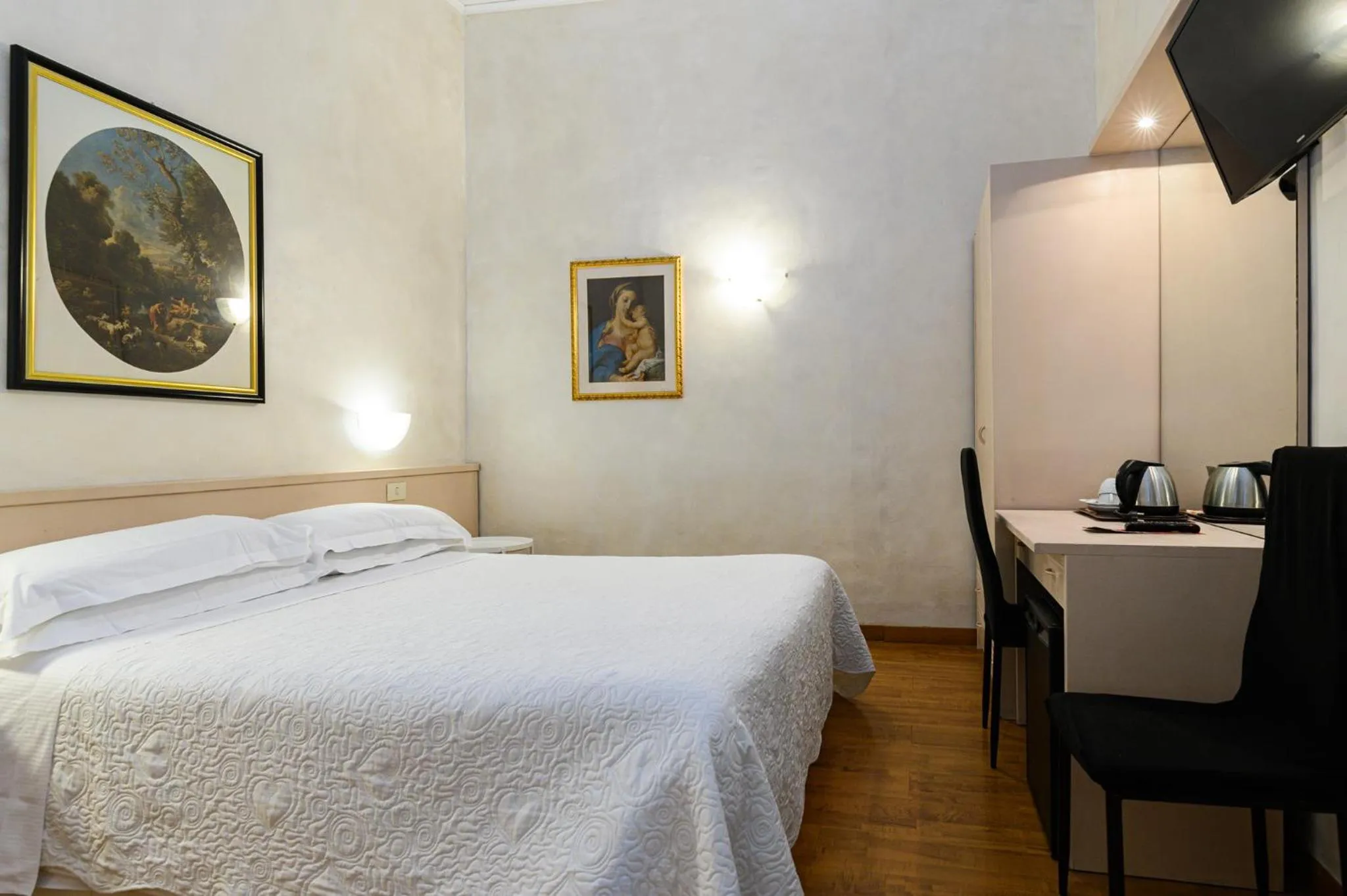 Photo of the whole room, Bed in Hotel Julia