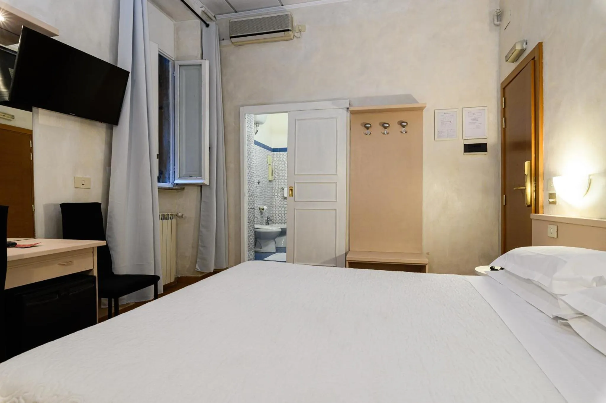 Photo of the whole room, Bed in Hotel Julia