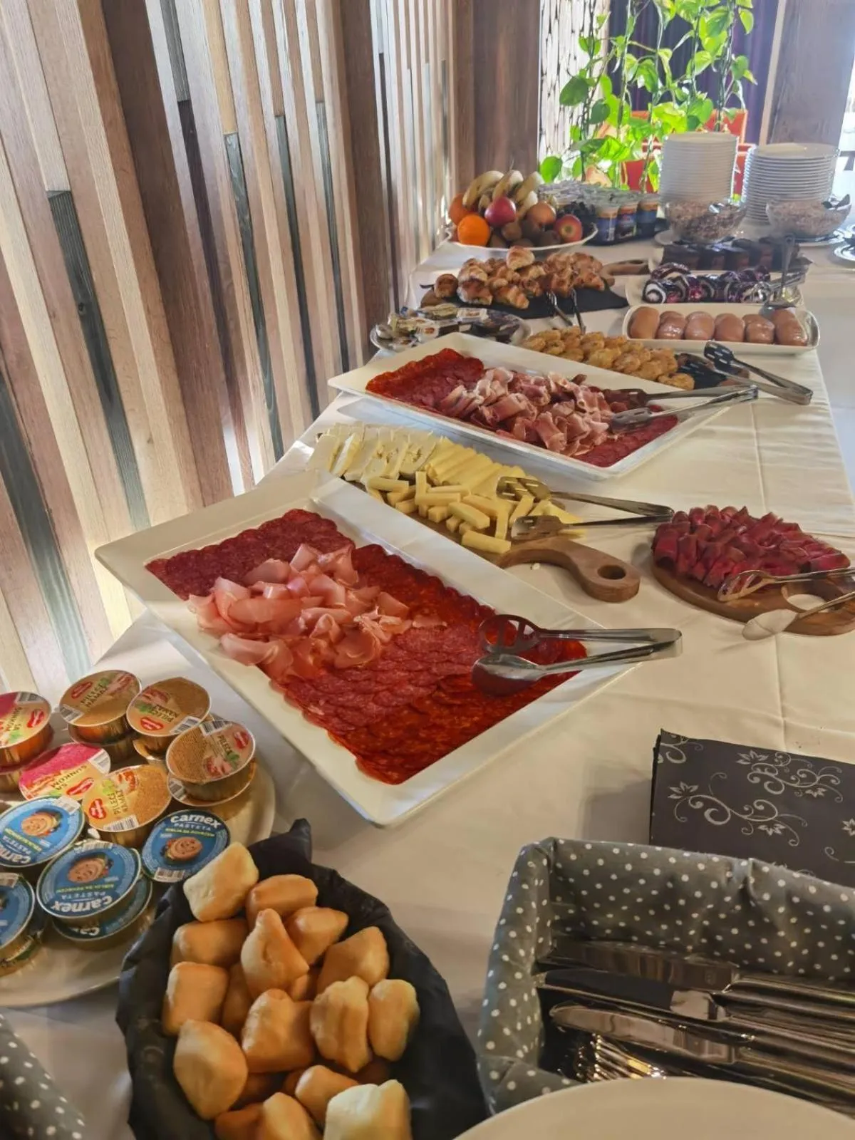 Breakfast in Hotel Forest