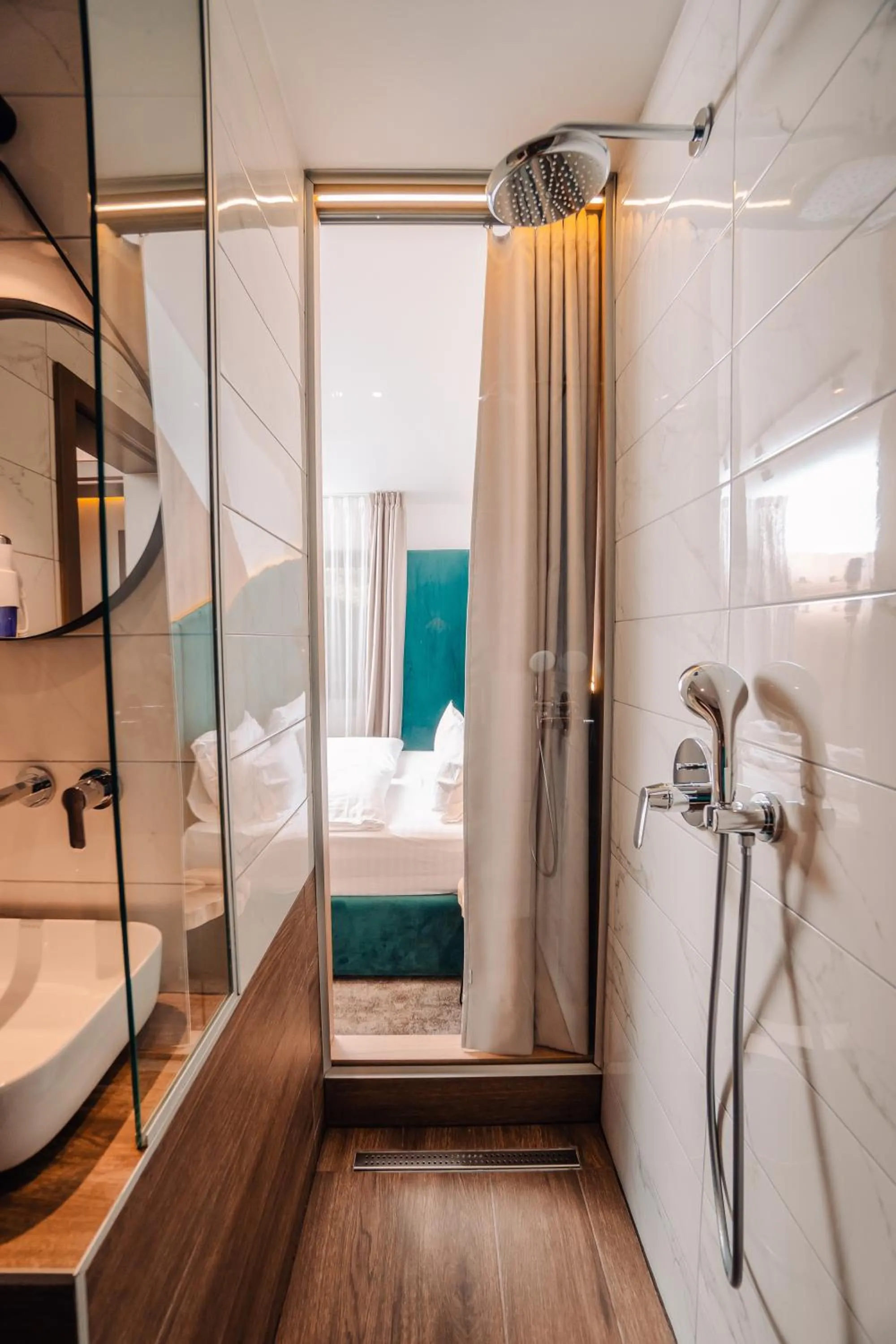 Shower in Hotel Forest