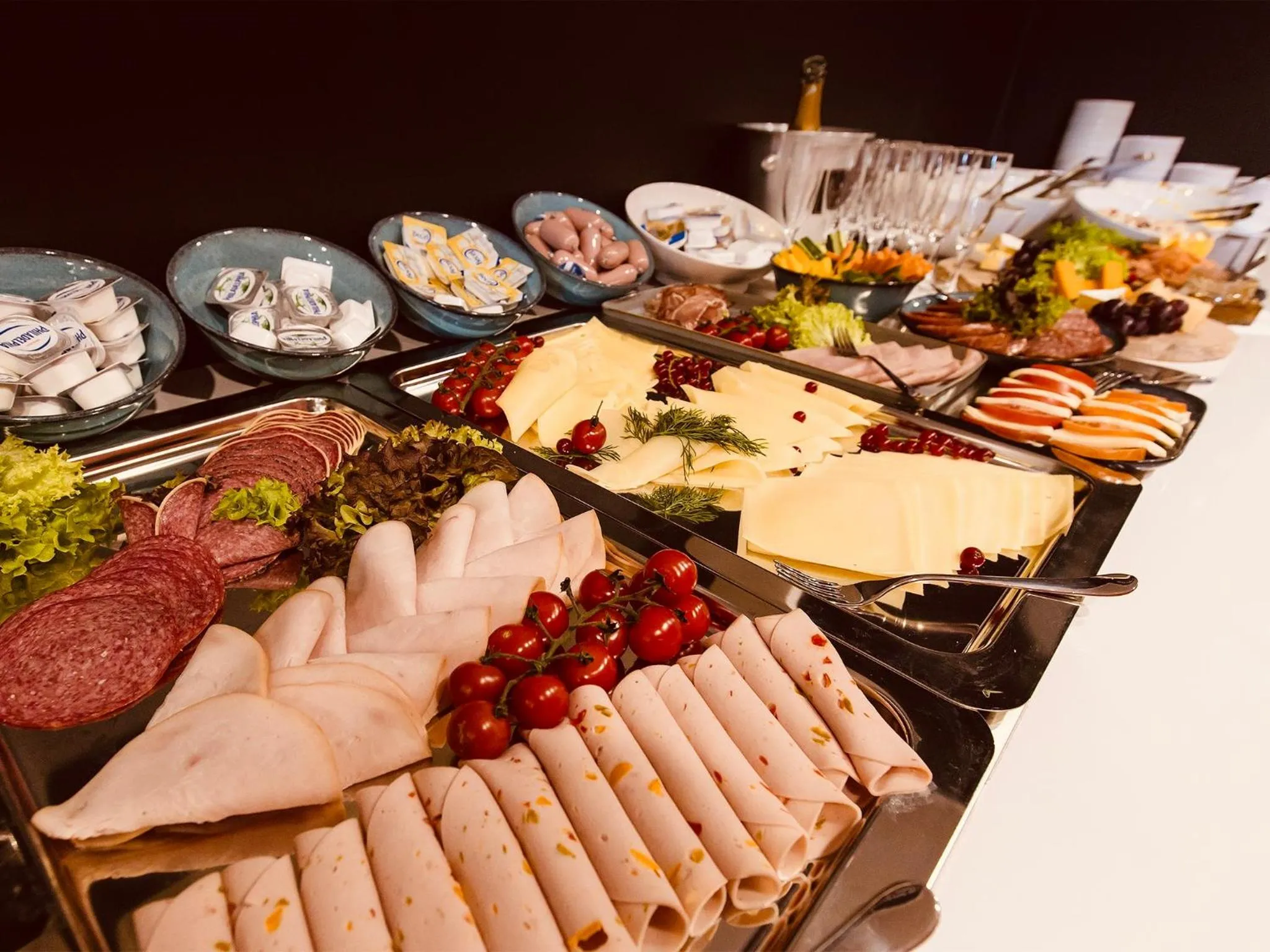 Buffet breakfast in DORMERO Hotel Hof