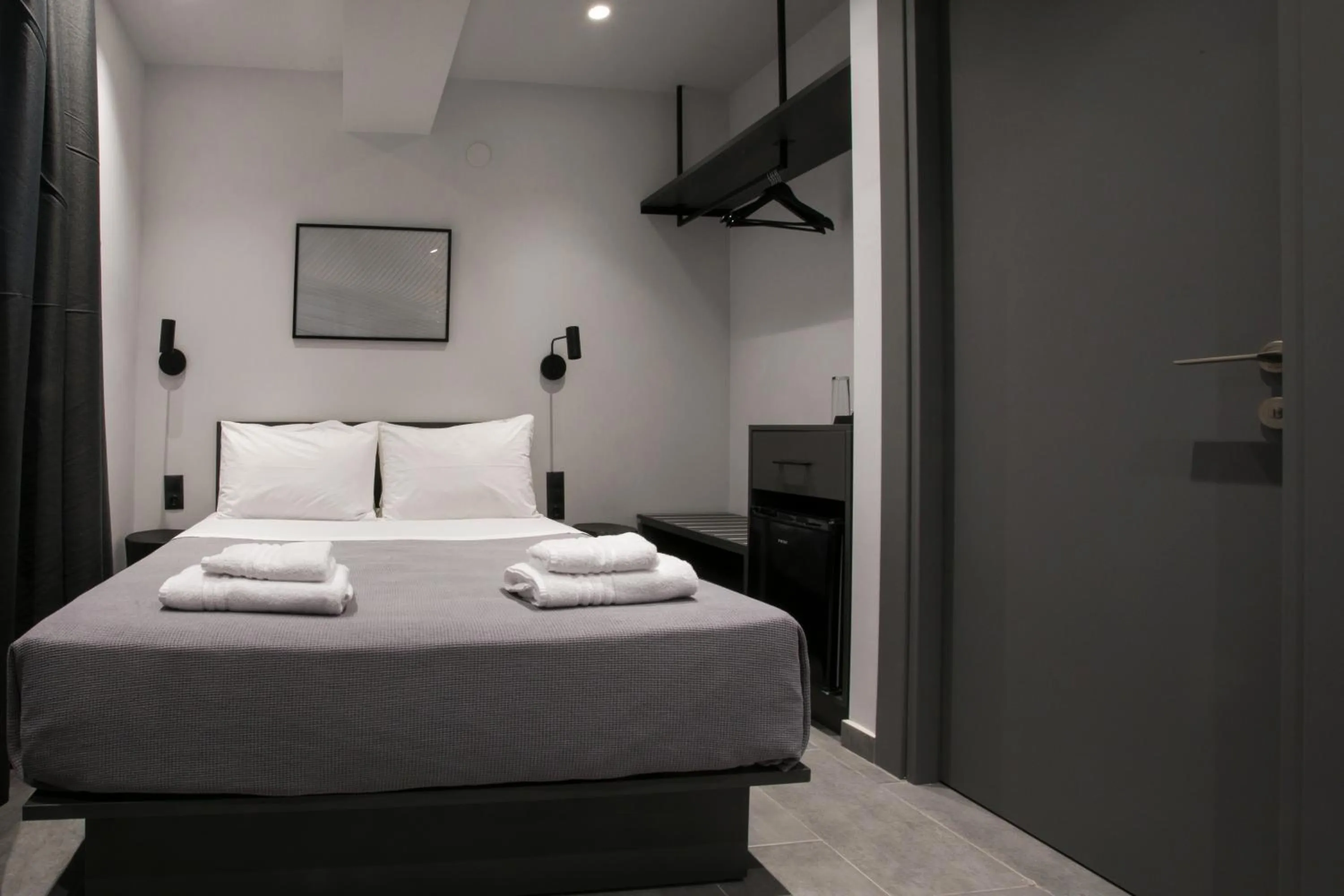 Photo of the whole room, Bed in White Trilogy