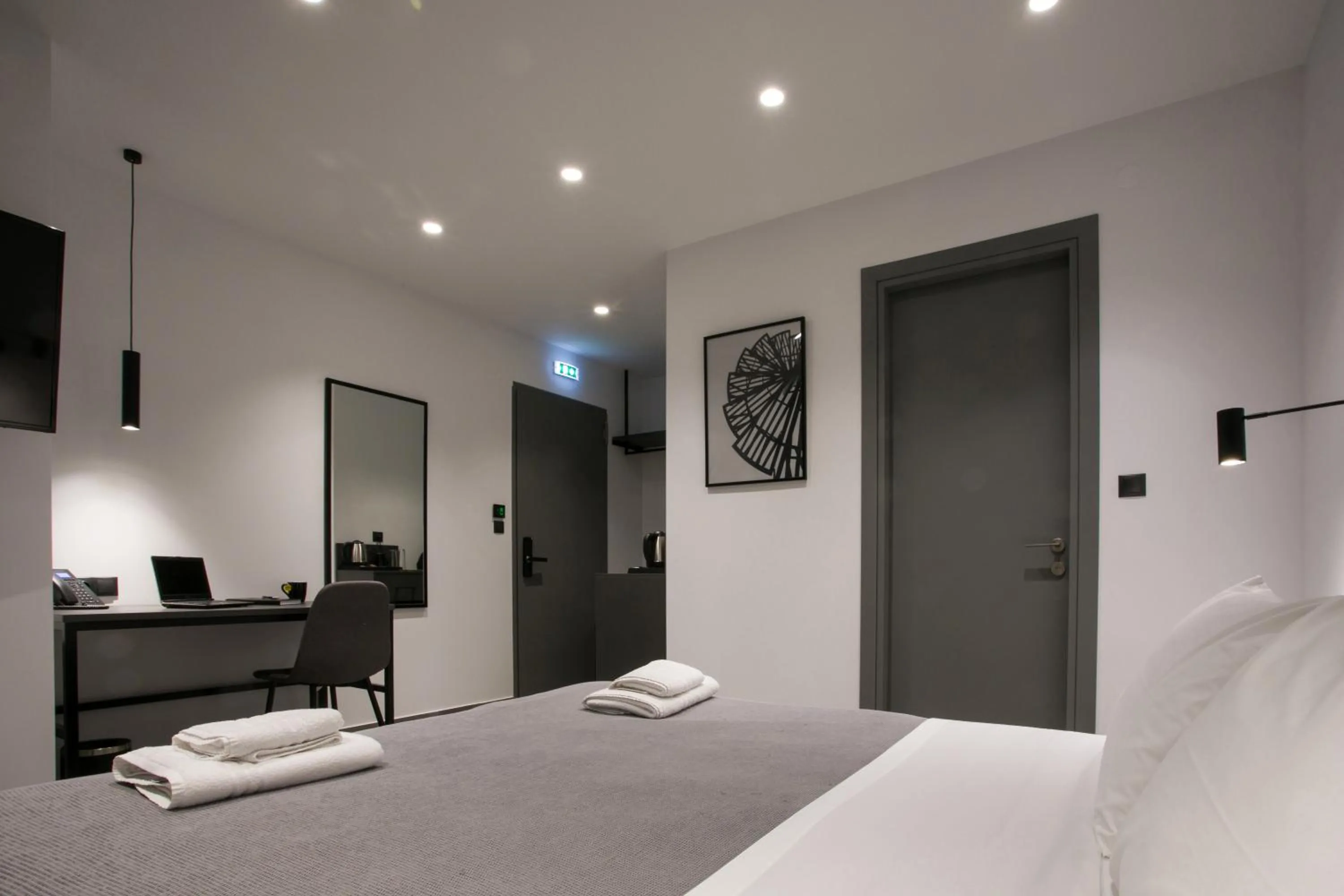 Balcony/Terrace, Bed in White Trilogy