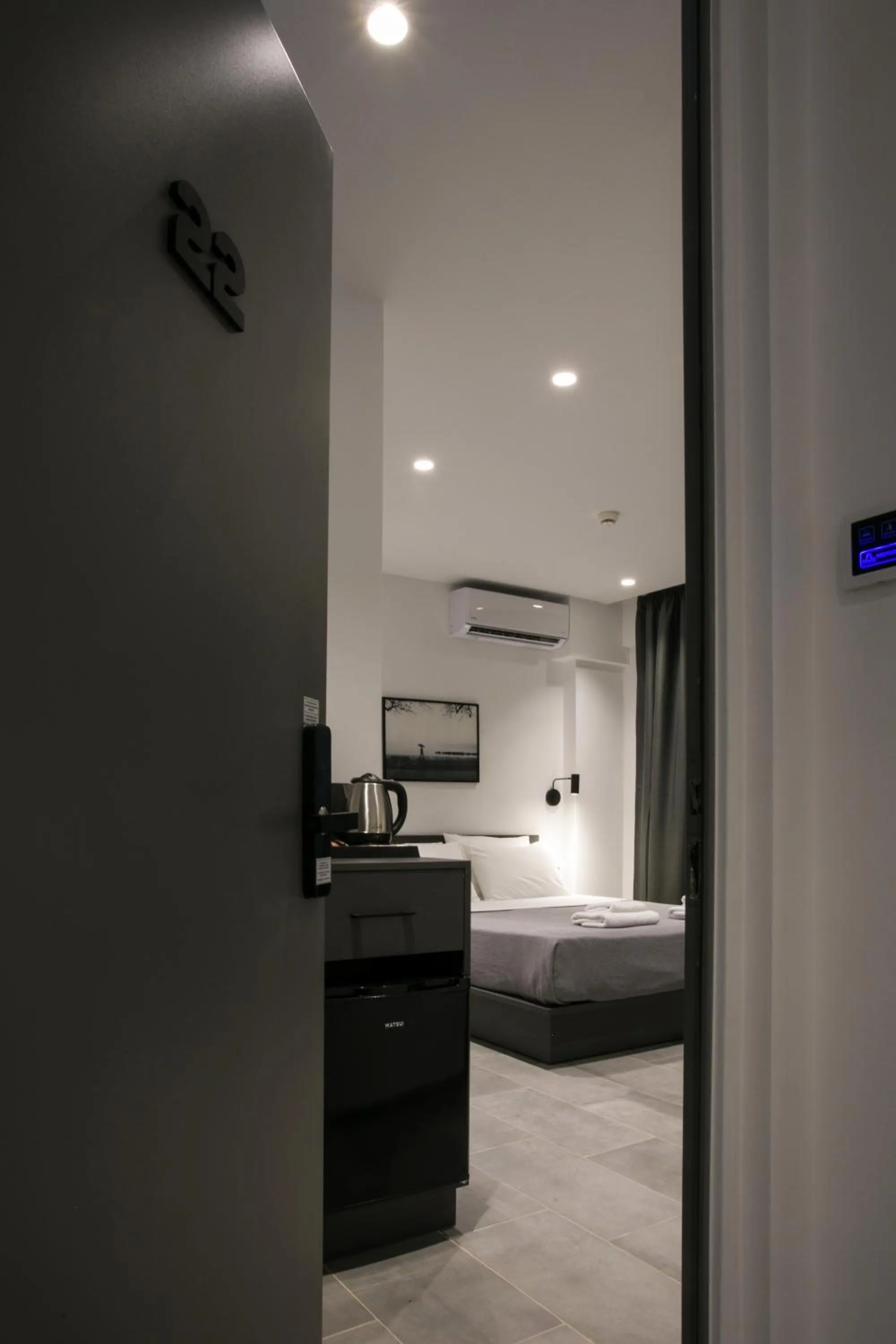 Photo of the whole room, Bed in White Trilogy