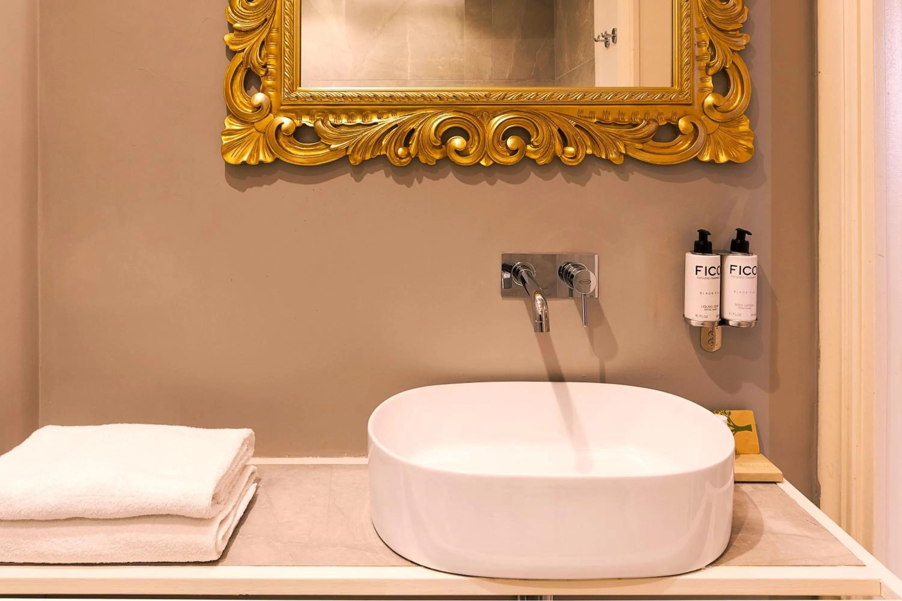 Bathroom in B&B Palazzo Cerami