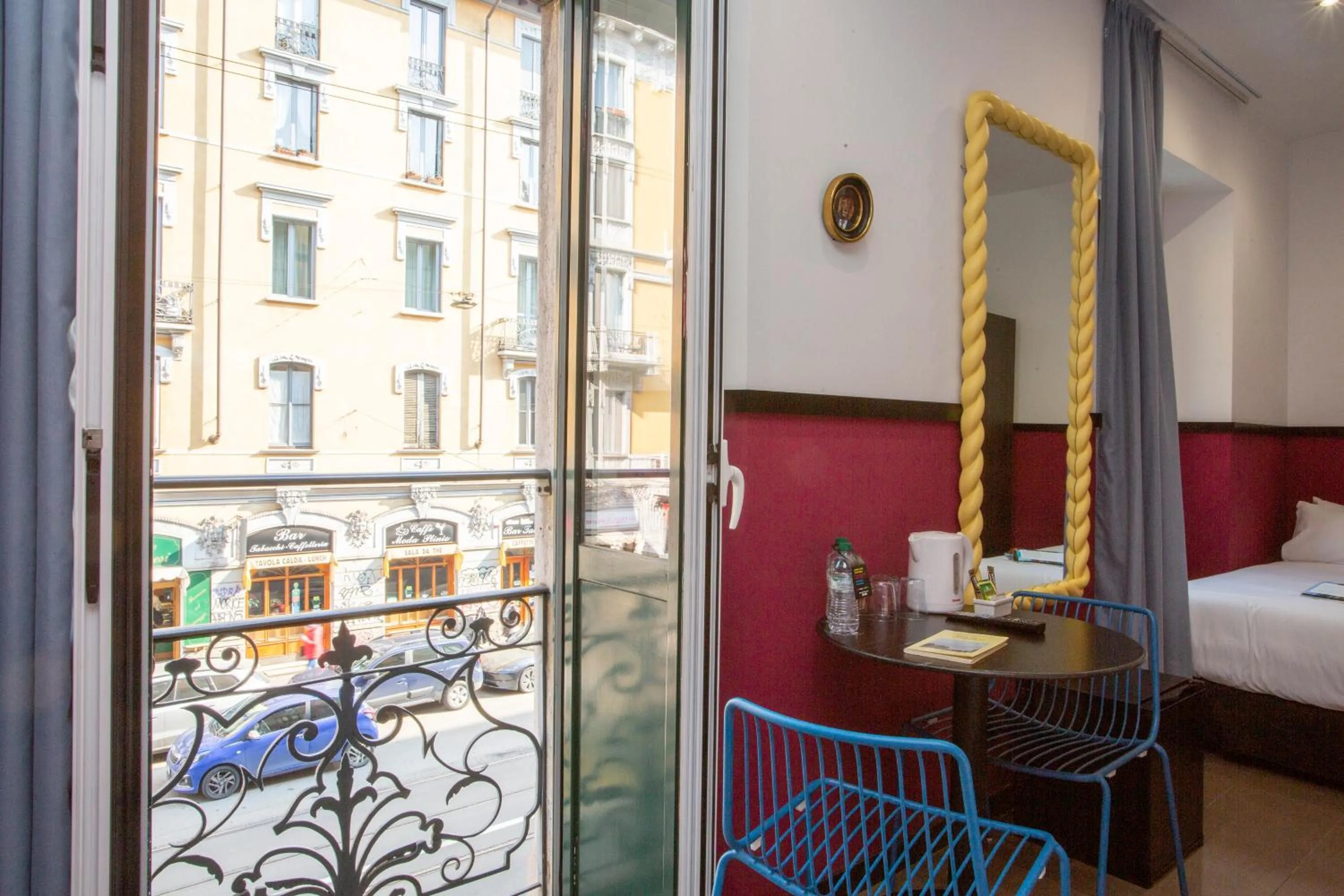 View (from property/room), Bed in Casual Eclettico Milano